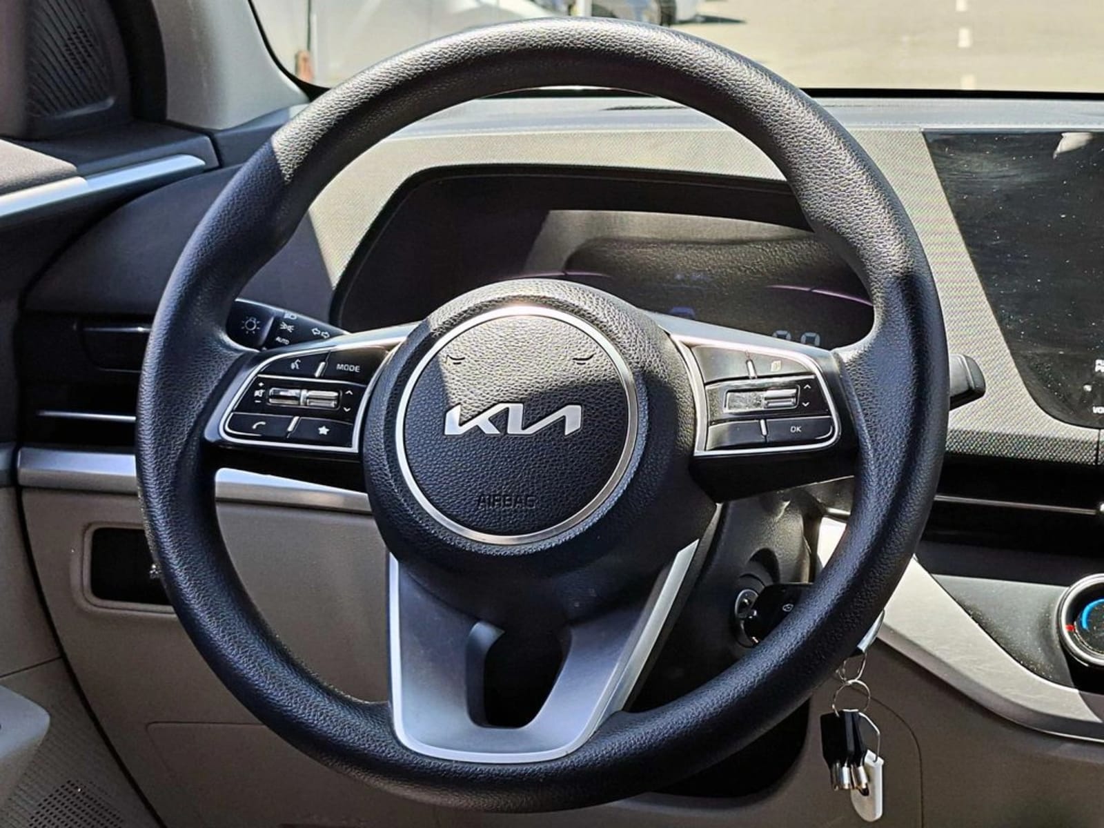 KIA CARENS LX 1.5 2023 - Imagen 14 de 19