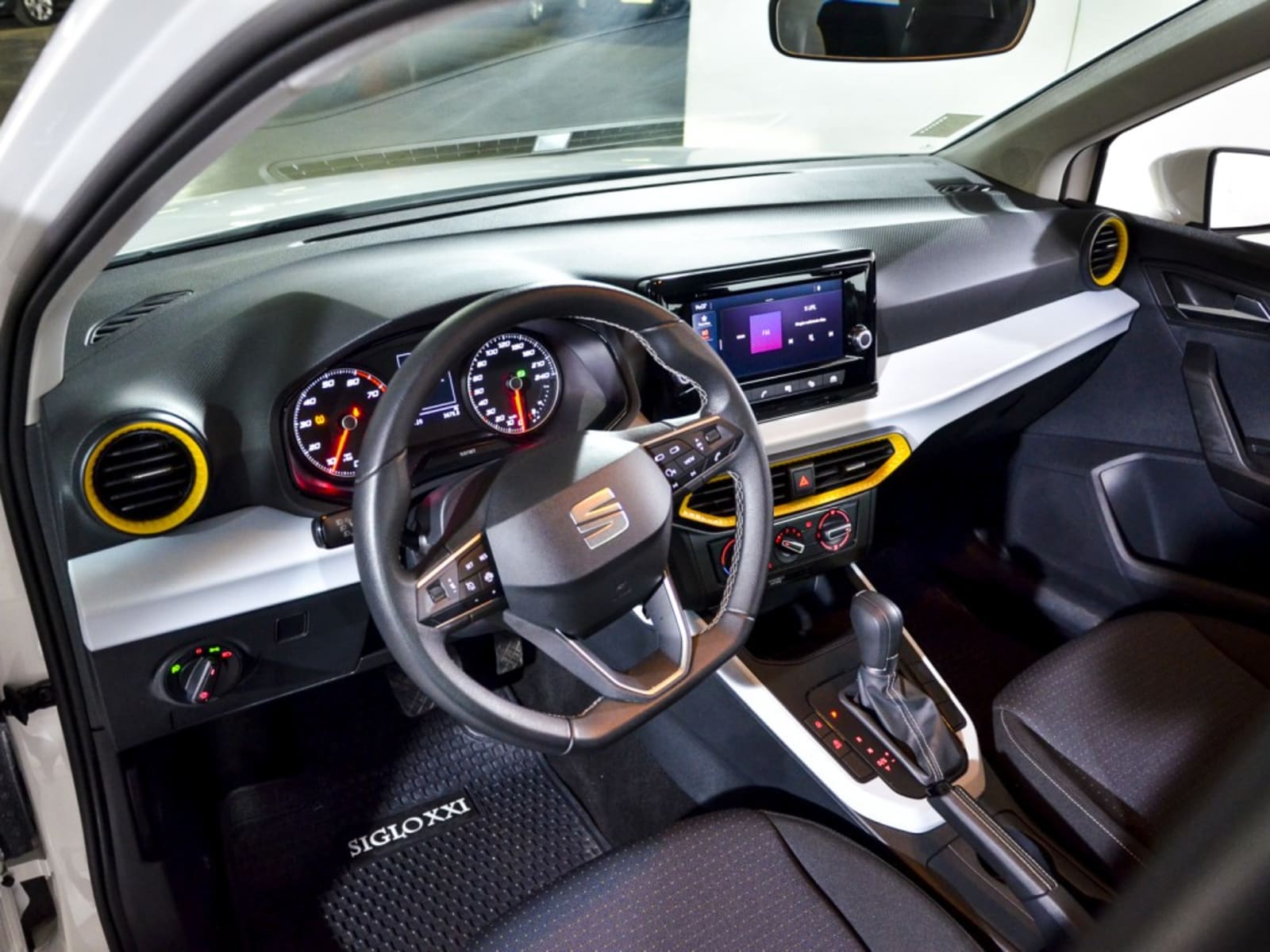 SEAT ARONA Style 1.0 TSI AT 2025 - Imagen 8 de 14