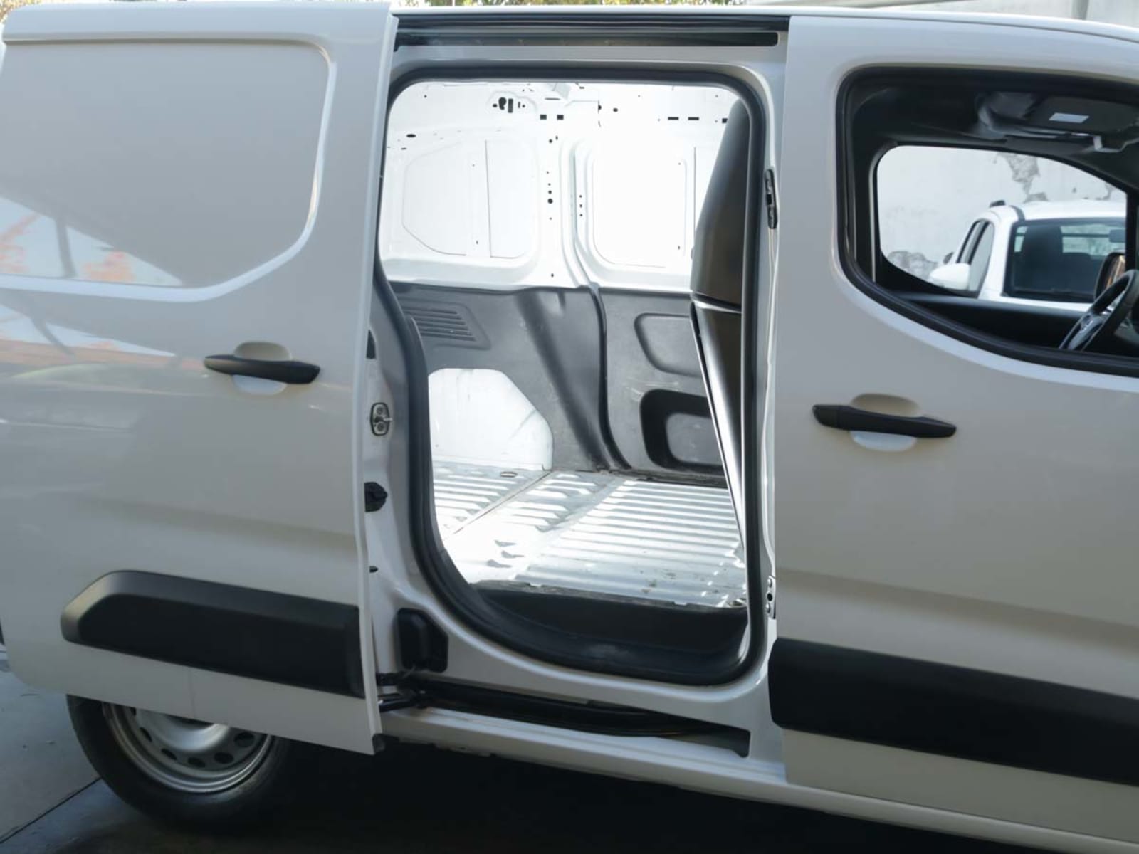 OPEL COMBO 1,5 TD 2024 - Imagen 11 de 12