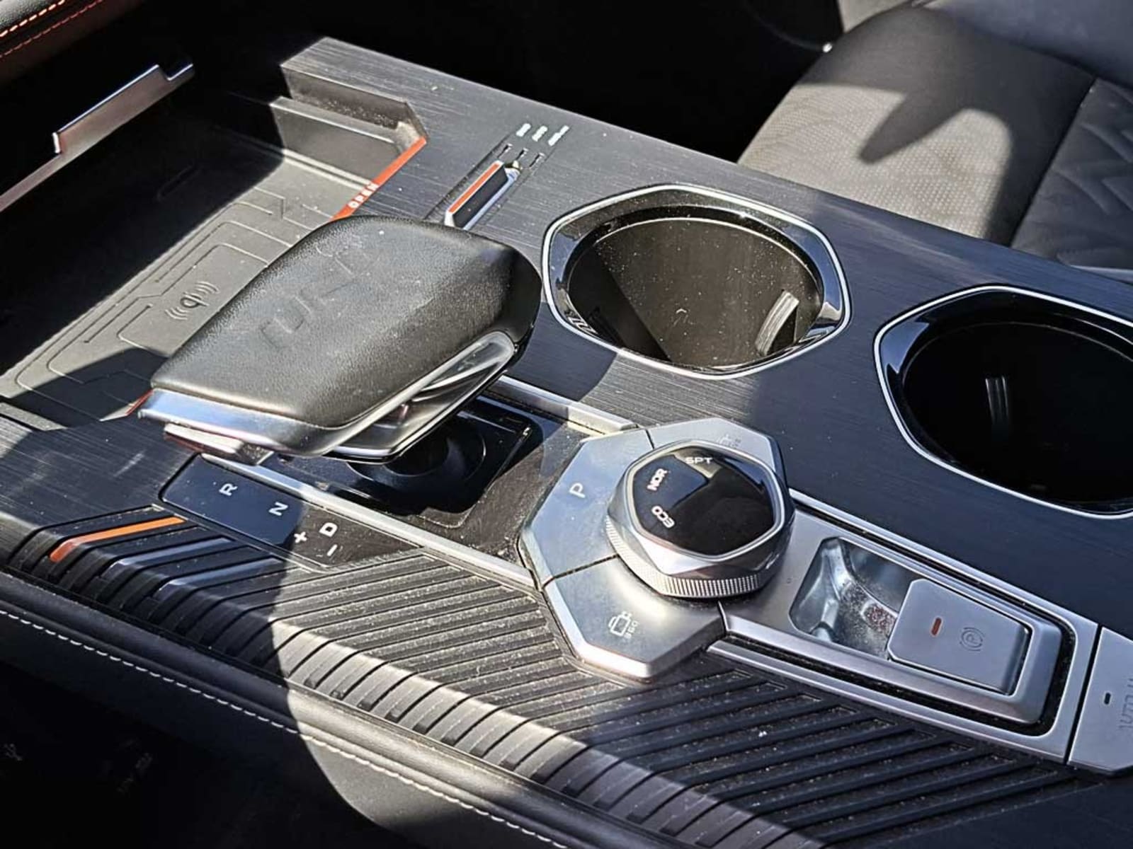 CHANGAN UNI-K 2.0 T ELITE AT 2024 - Imagen 19 de 20