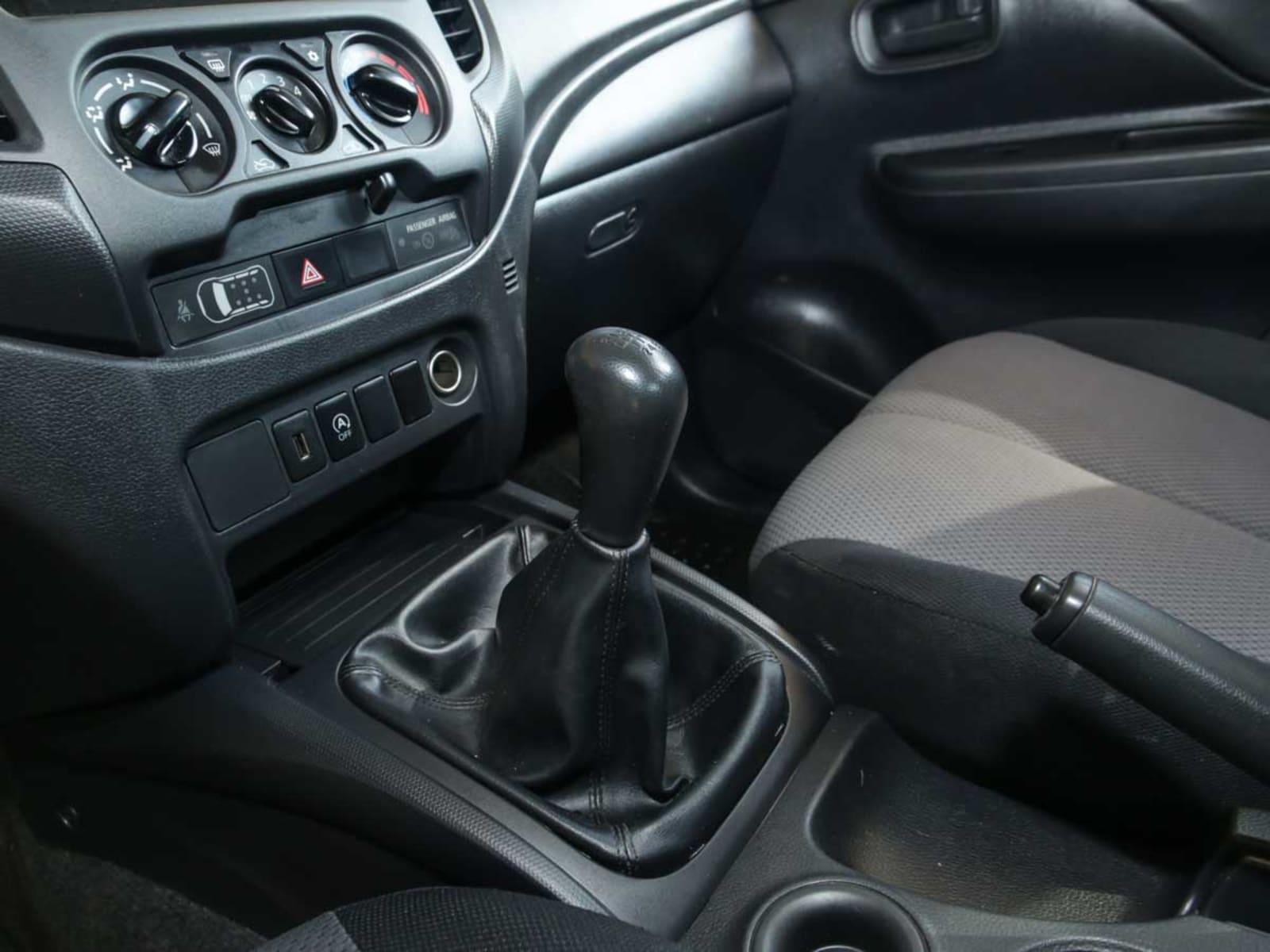 MITSUBISHI L-200 NEW KATANA CR MEC 4X2 TD E5 2024 - Imagen 10 de 14