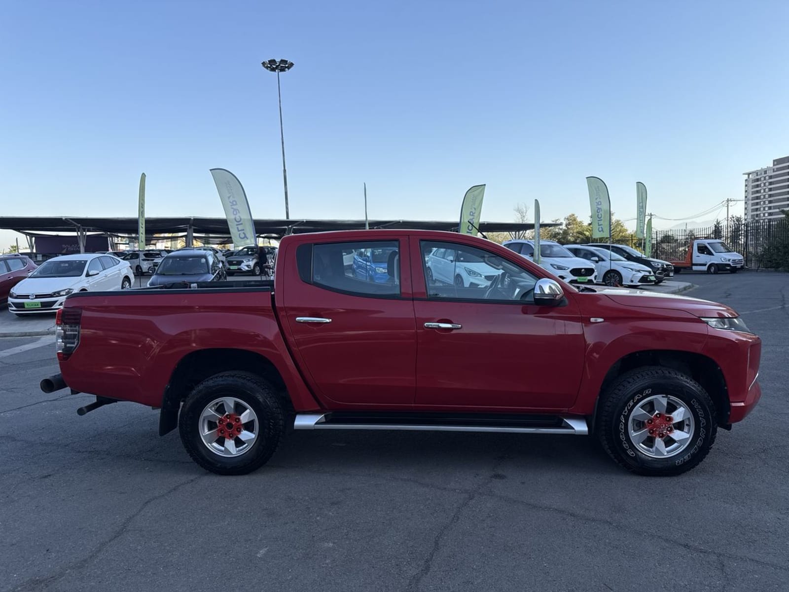 Mitsubishi L200 2.2 Katana Crt Diesel Dob. Cab. 4x4 Mt 4p 2024 - Imagen 8 de 8