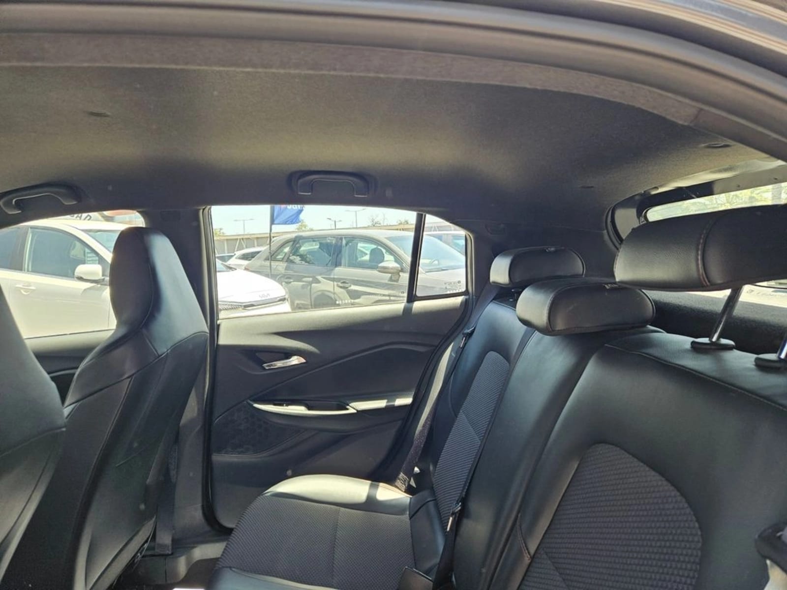 CHEVROLET ONIX 1.0T RS R 4X2 HB MT 5P 2024 - Imagen 12 de 20