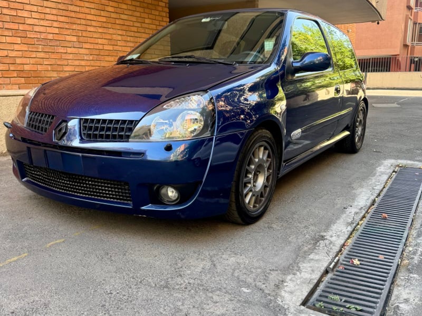 Renault Clio Sport 2.0 2004 - Foto 2 de 8