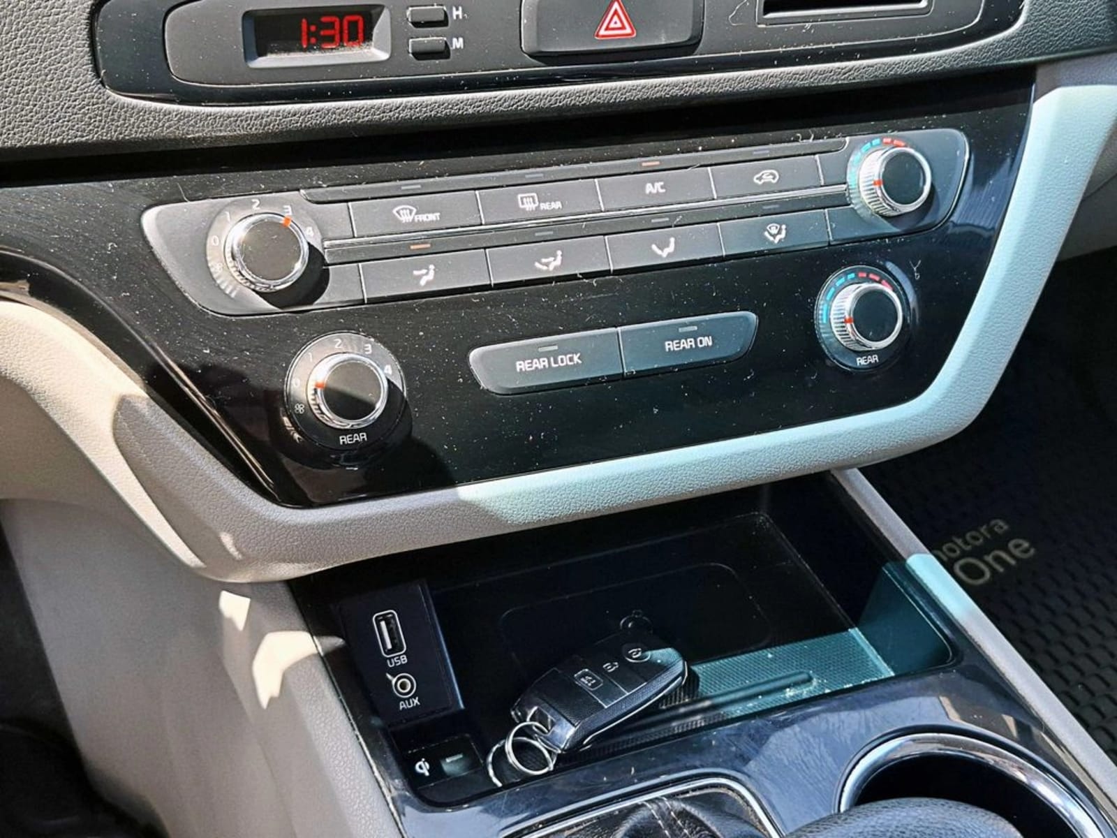 KIA CARNIVAL 3.3 EX 4X2 2020 - Imagen 18 de 19