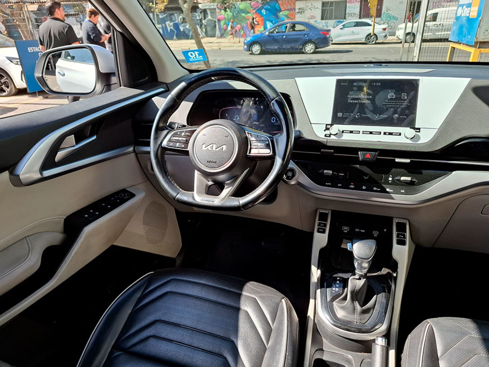 KIA CARENS EX 1.5 AUT 2023 - Imagen 8 de 20
