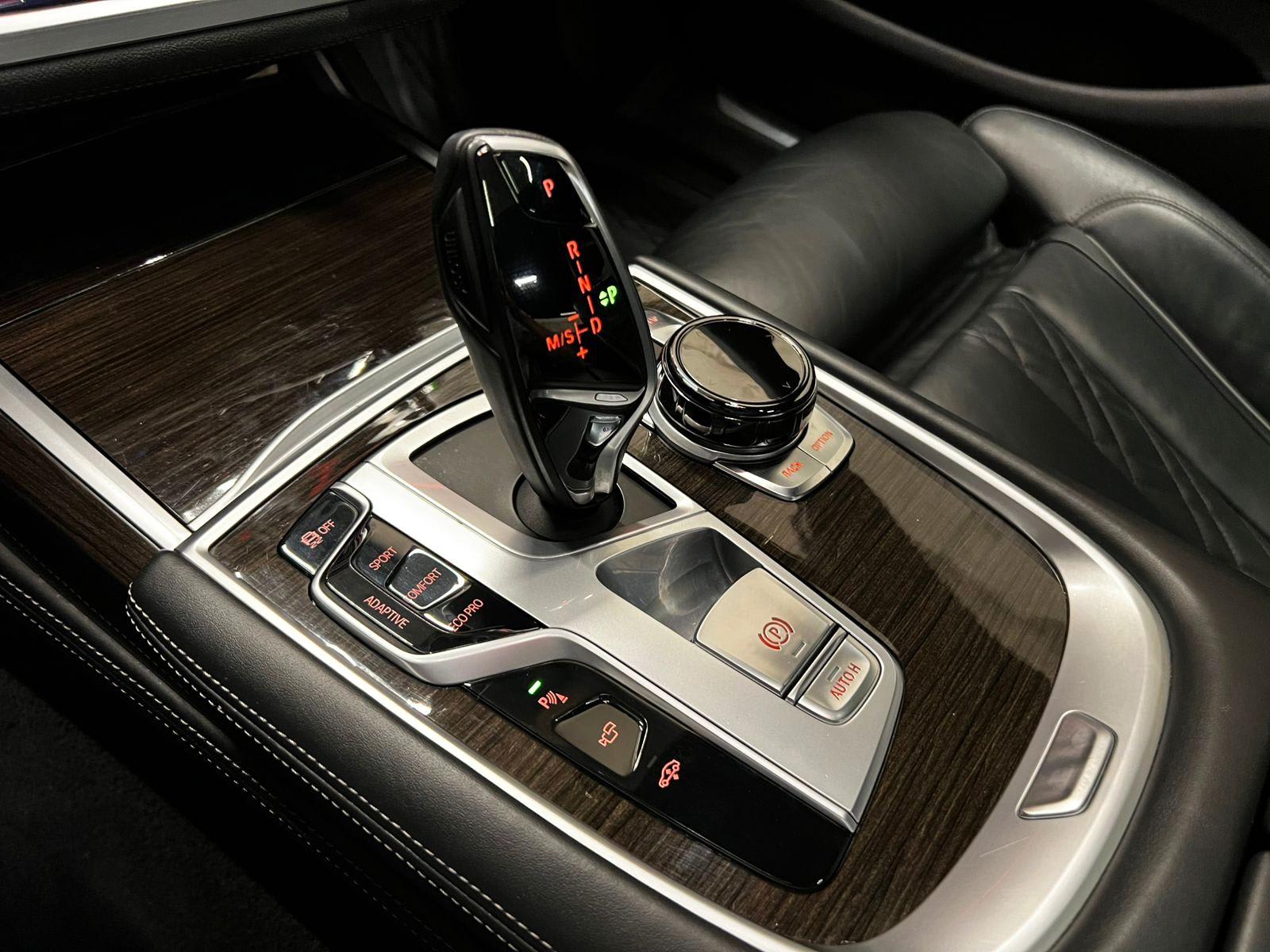 BMW 740 3.0 2019 - Imagen 17 de 20