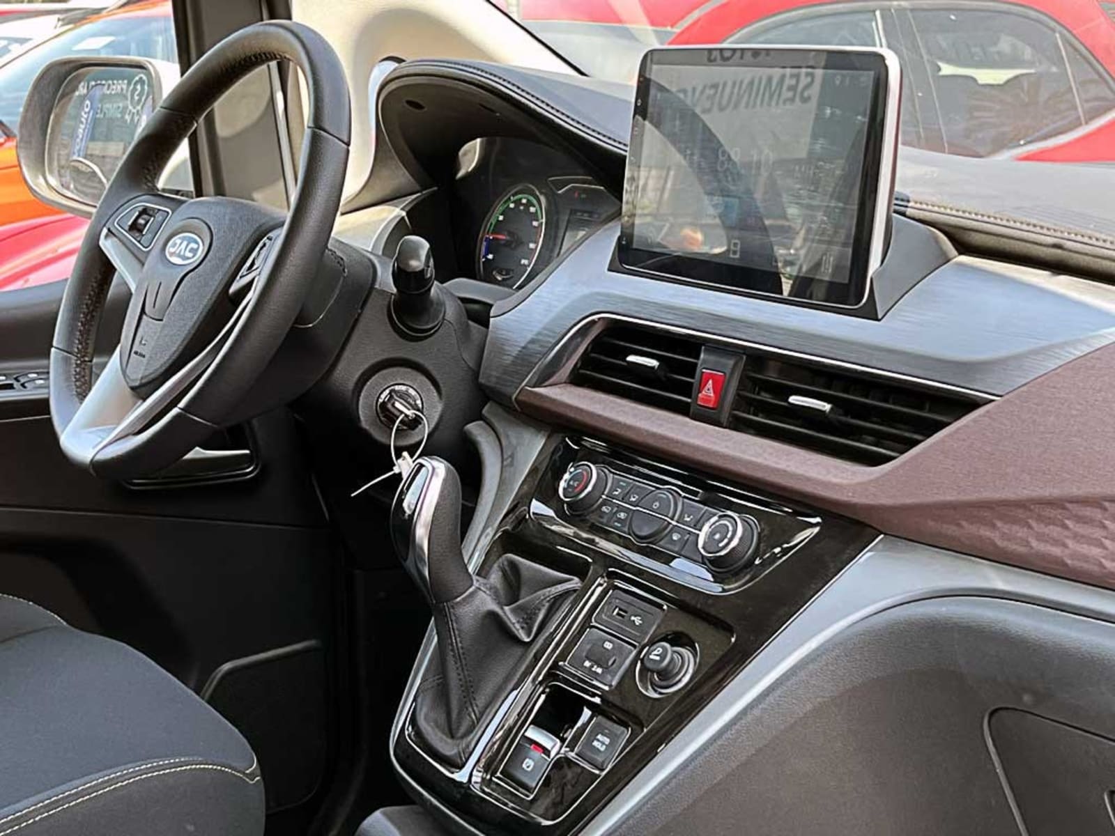 JAC REFINE (IN) 0.0 CARGO M3 AT ELECTRICO 2024 - Imagen 14 de 20