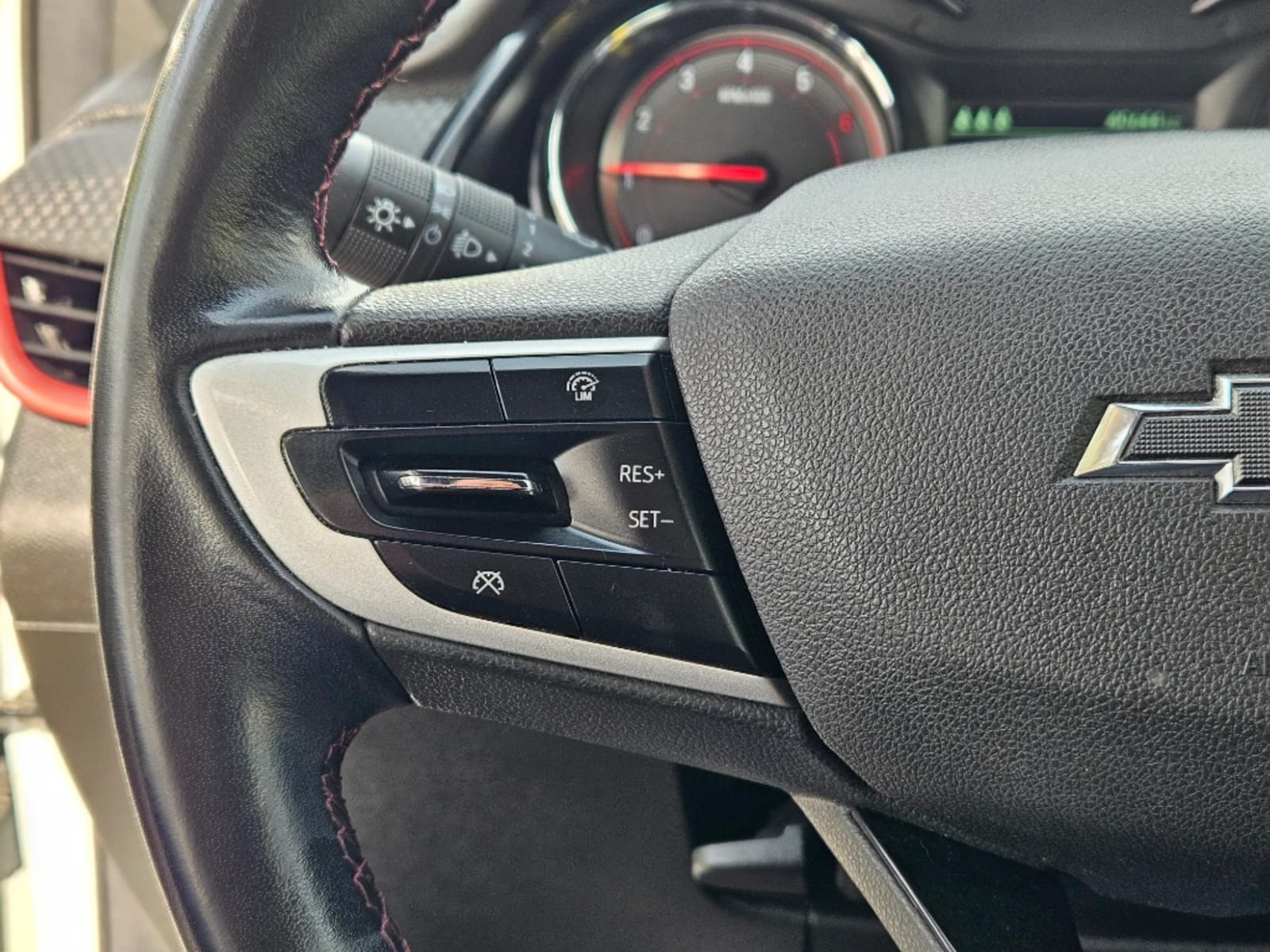 CHEVROLET ONIX 1.0T RS R 4X2 HB MT 5P 2024 - Imagen 19 de 20