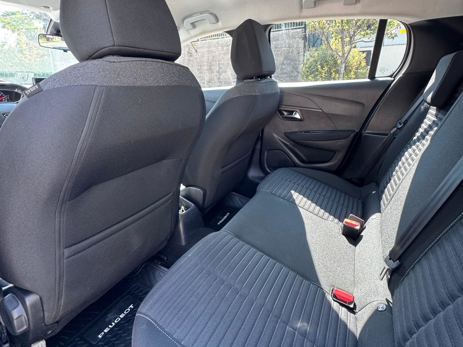 PEUGEOT 208 ALLURE PACK 2024 - Imagen 8 de 20
