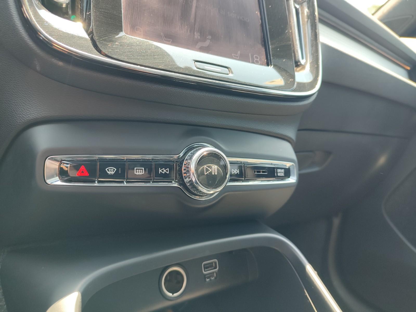 VOLVO XC40 T5 MOMENTUM PLUS 4WD 2.0 2019 - Imagen 13 de 17