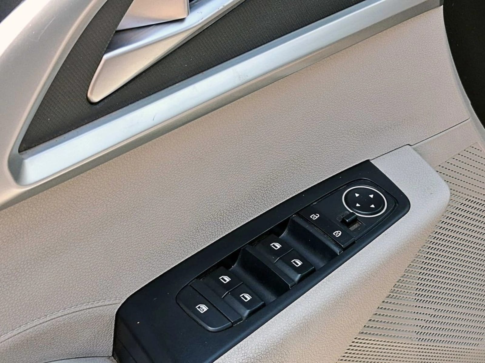 KIA CARENS LX 1.5 2023 - Imagen 9 de 19