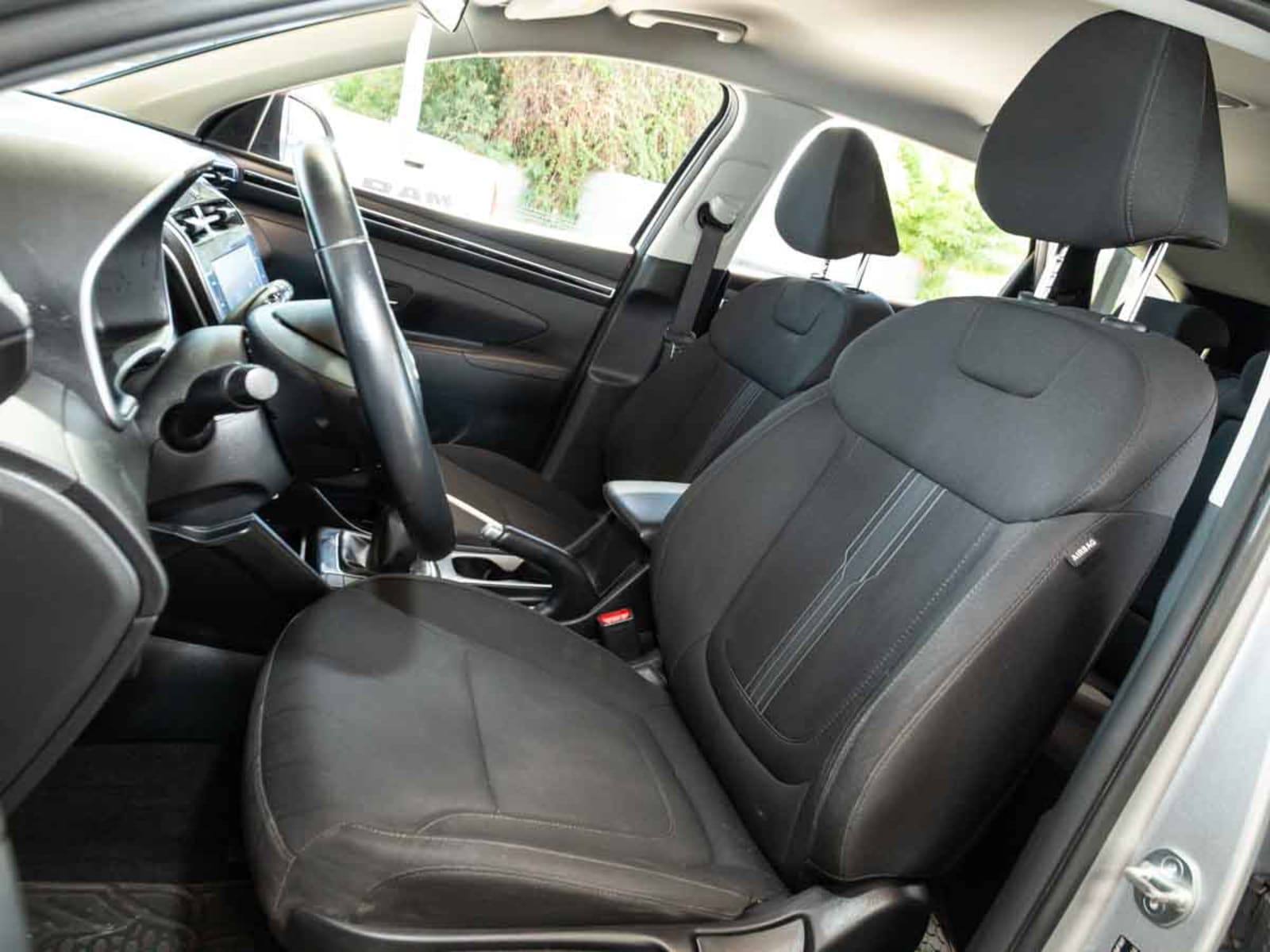 HYUNDAI TUCSON NX4 2.0 MT PLUS 2023 - Imagen 10 de 13