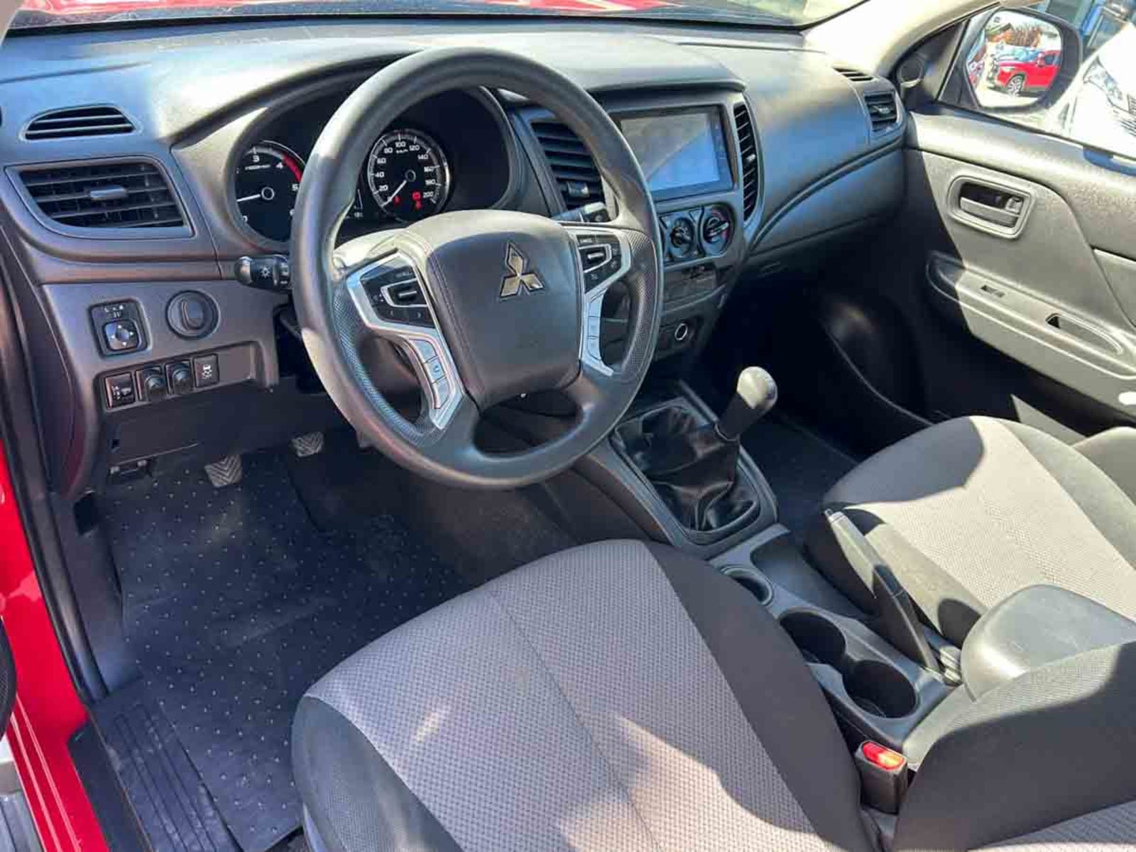 MITSUBISHI L-200 NEW KATANA CR MEC 4X2 TD E5 2024 - Imagen 8 de 15