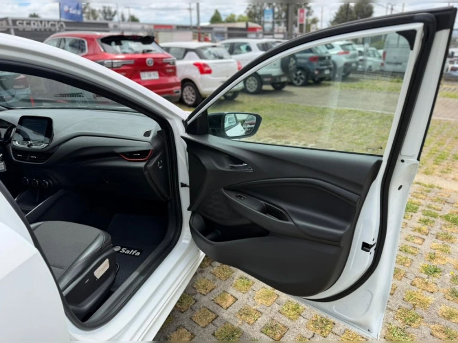 CHEVROLET ONIX 1.0T RS R 4X2 HB MT 5P 2024 - Imagen 15 de 20