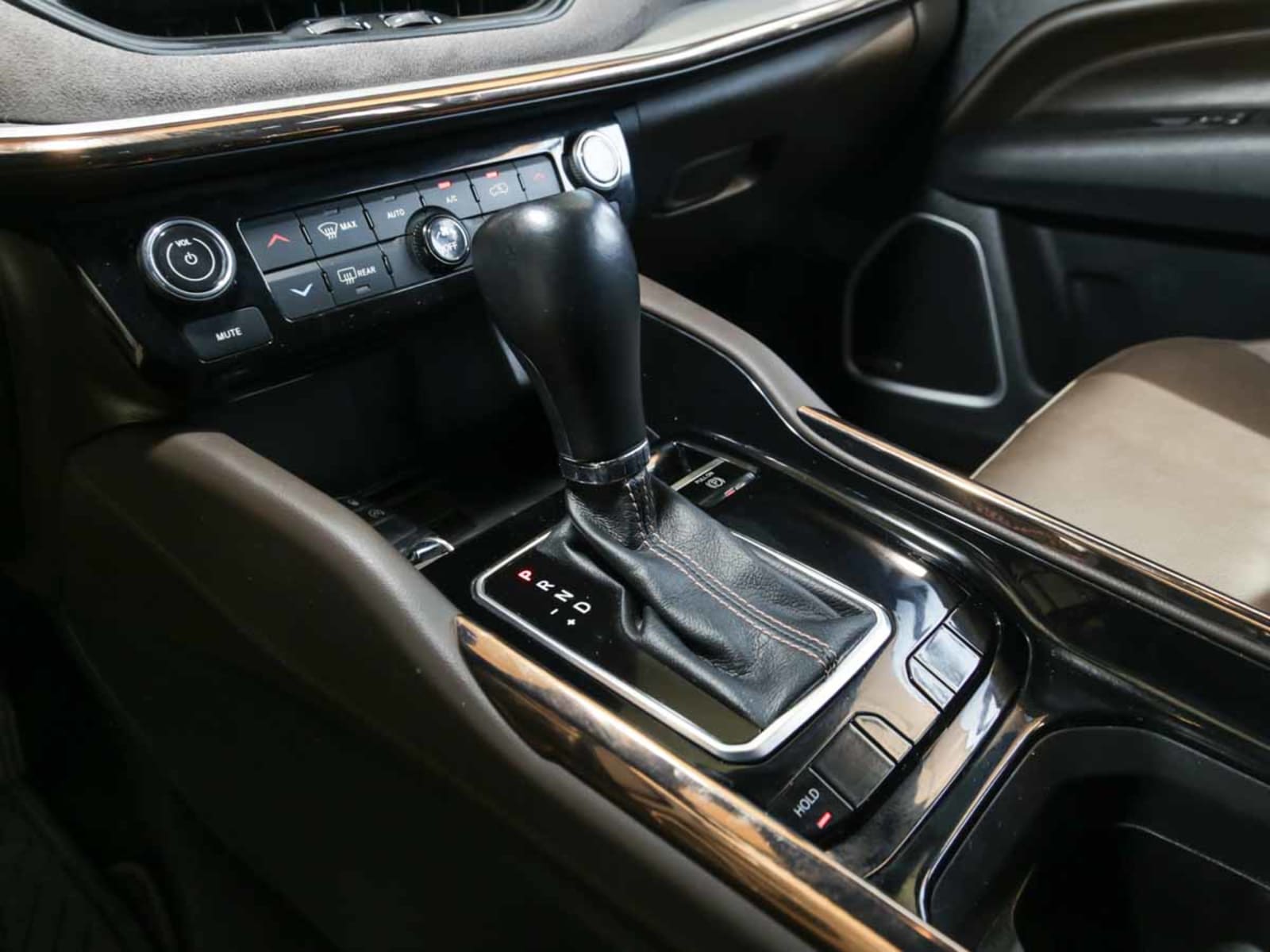 JEEP COMMANDER OVERLAND 1.3T 2023 - Imagen 9 de 15