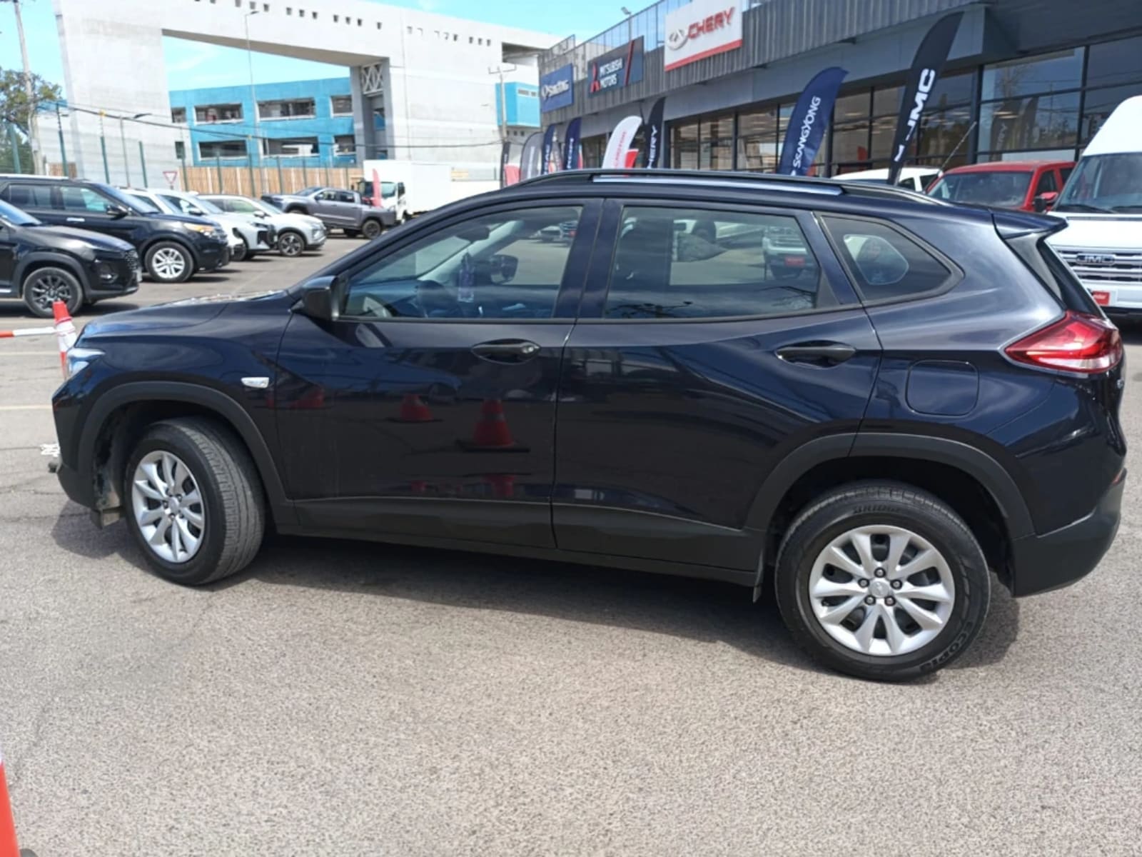 CHEVROLET TRACKER 1.2T LS FWD MT 5P 2022 - Imagen 8 de 15
