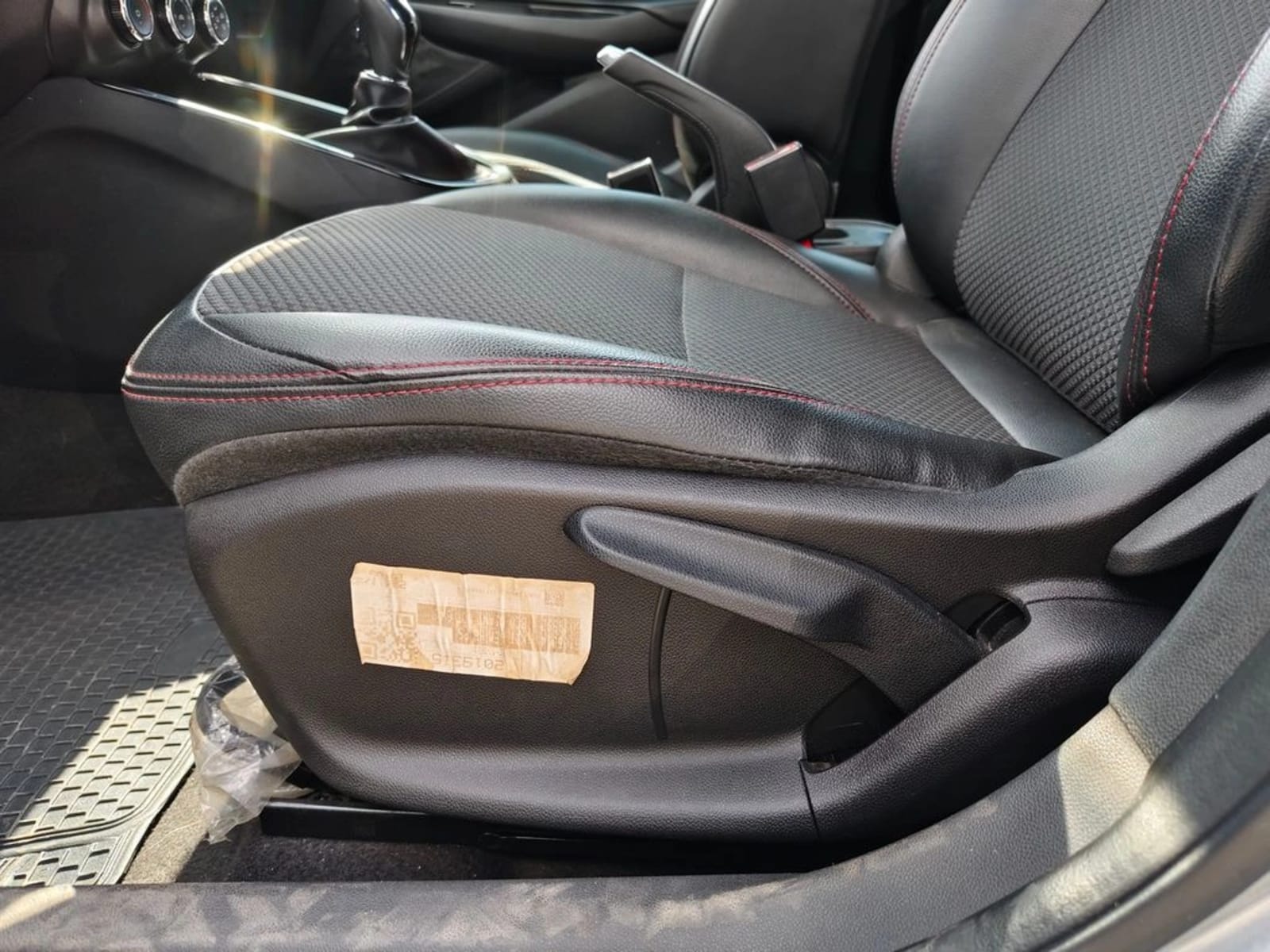 CHEVROLET ONIX 1.0T RS R 4X2 HB MT 5P 2024 - Imagen 13 de 20
