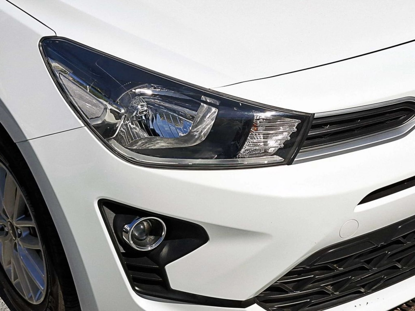 KIA RIO 5 MT 2023 - Imagen 3 de 19