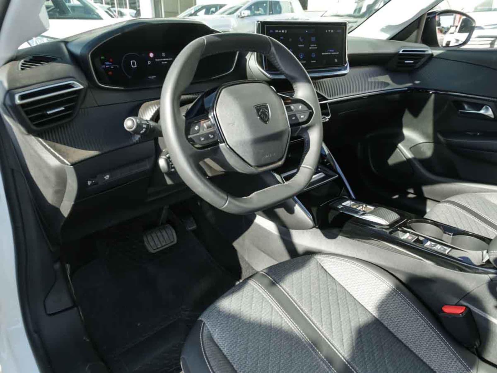 PEUGEOT 208 MCA ALLURE HYBRID 136HP AT 2025 - Imagen 8 de 13