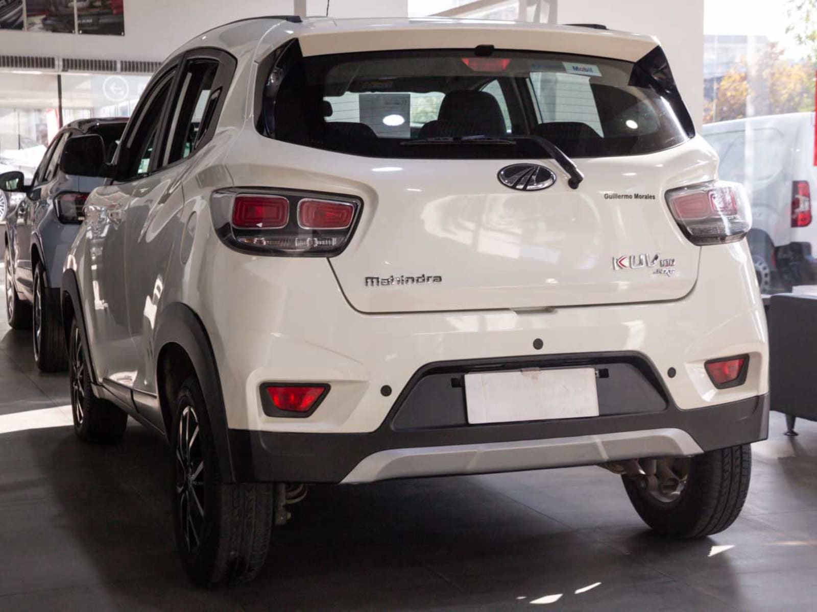 MAHINDRA KUV 100 MT DELUXE 2022 - Imagen 4 de 13