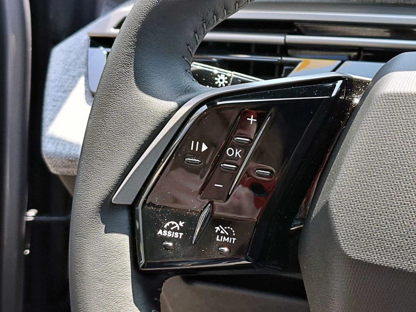 PEUGEOT 3008 HYBRID ALLURE 2025 - Imagen 11 de 14