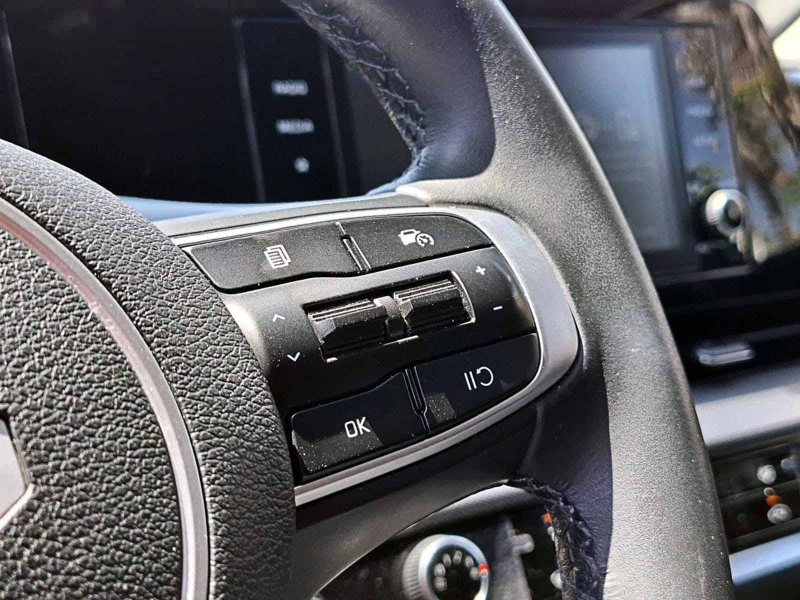 KIA SPORTAGE AT 2025 - Imagen 16 de 18