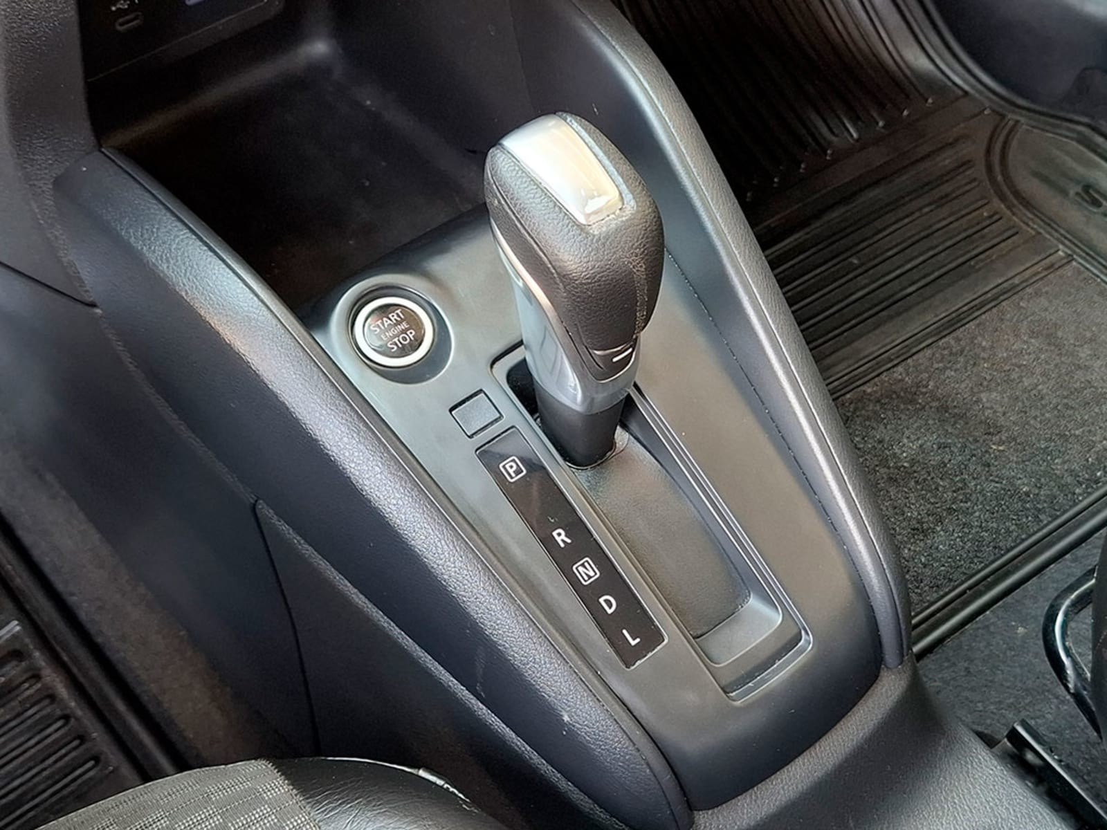 NISSAN KICKS 1.6 ADVANCE AT 2025 - Imagen 17 de 20