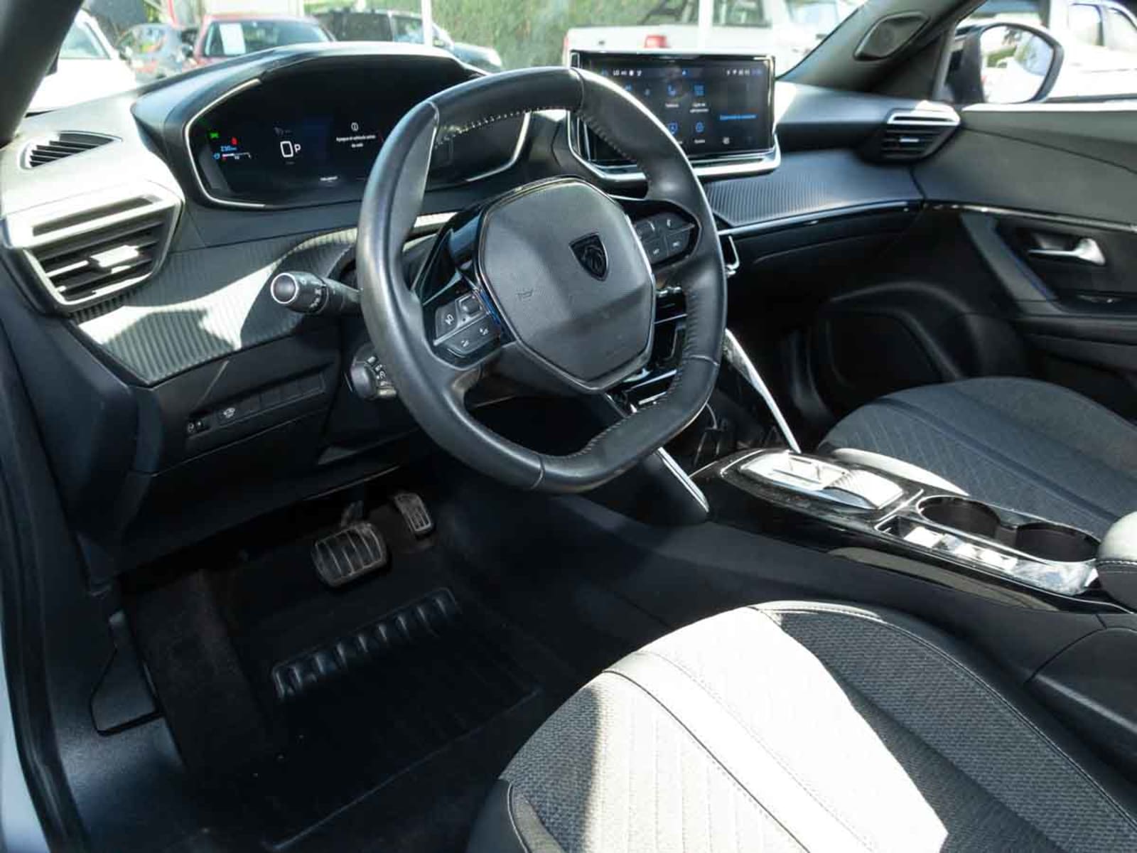 PEUGEOT 2008 MCA ALLURE BLUEHDI 130 EAT8 2024 - Imagen 8 de 13