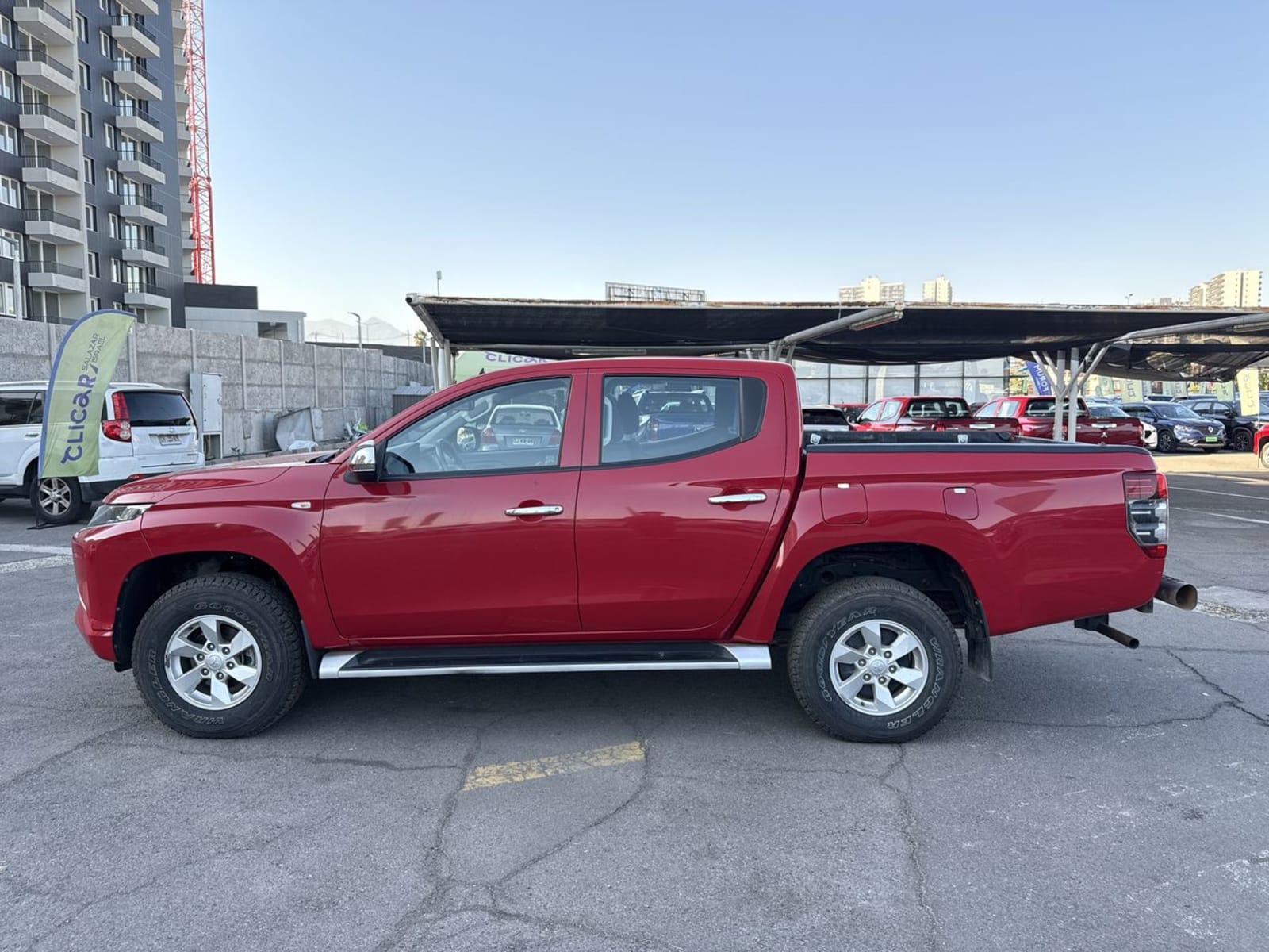Mitsubishi L200 2.2 Katana Crt Diesel Dob. Cab. 4x4 Mt 4p 2024 - Imagen 5 de 8