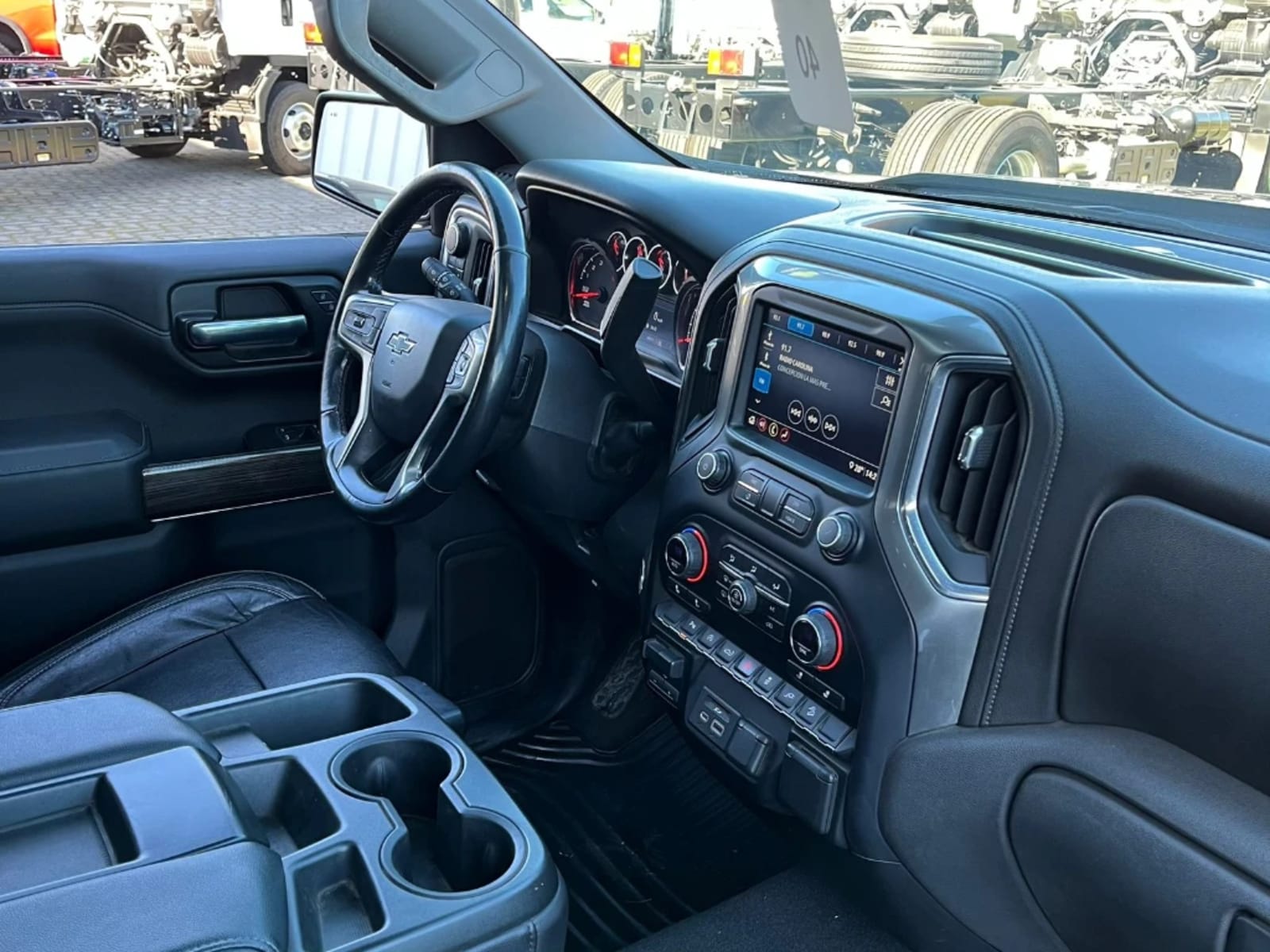 CHEVROLET SILVERADO 5.3 LT TRAILBOSS Z71 4X4 AT 4P 2021 - Imagen 19 de 20