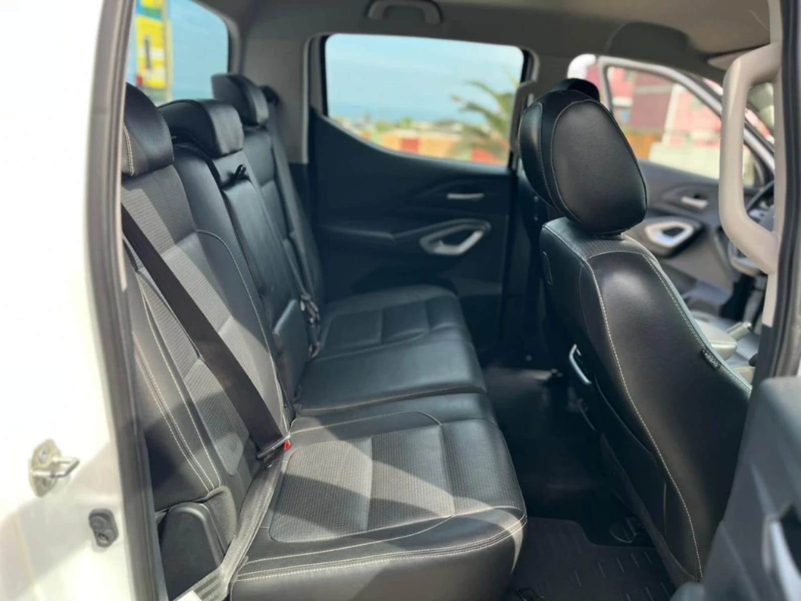 PEUGEOT LANDTREK 2.2 ACTION4 BLUEHDI DIESEL 4X4 180HP AT 4P 2024 - Imagen 17 de 20