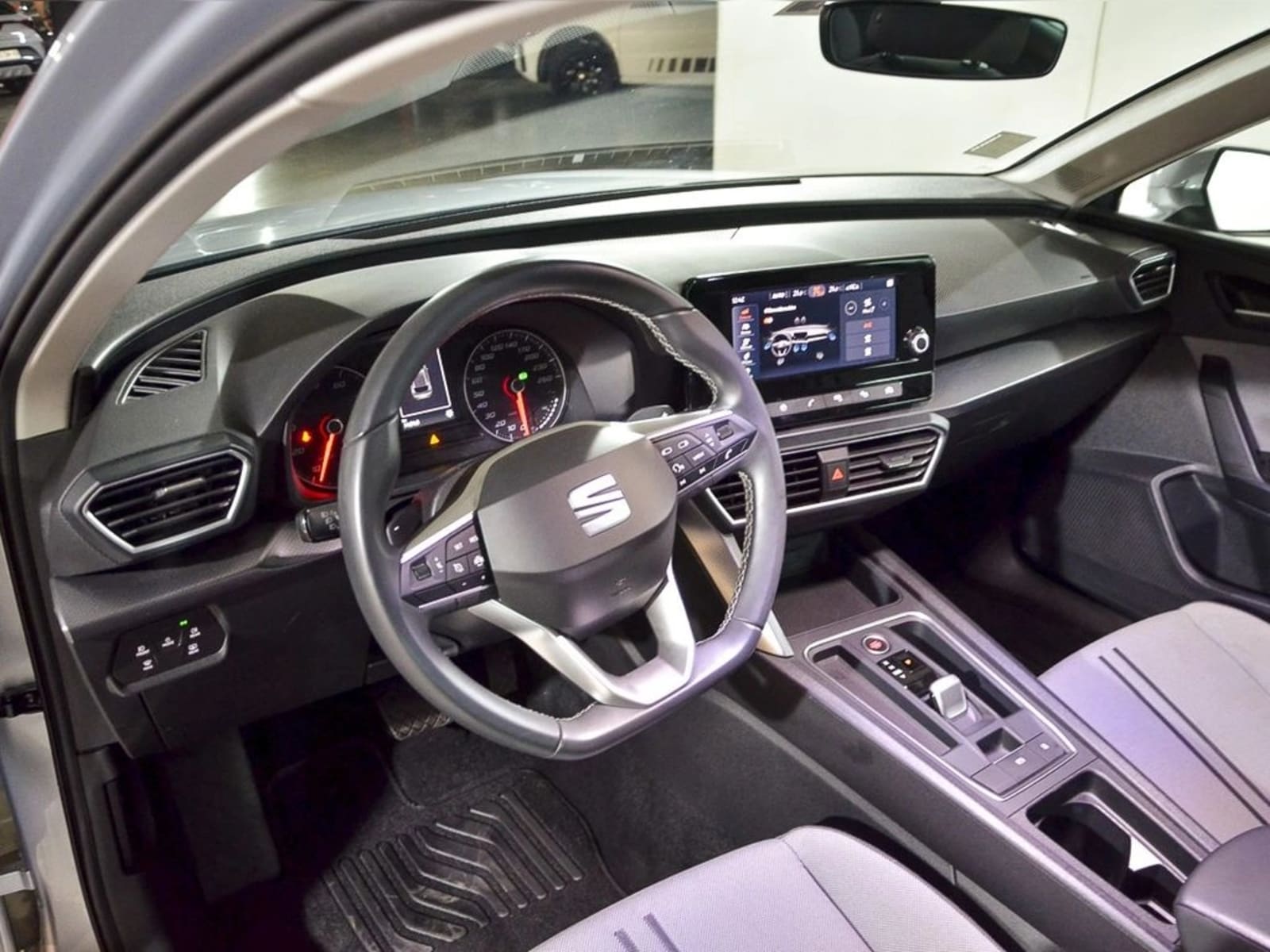 SEAT LEON TSI AT8 1.4 AUT 2023 - Imagen 6 de 10