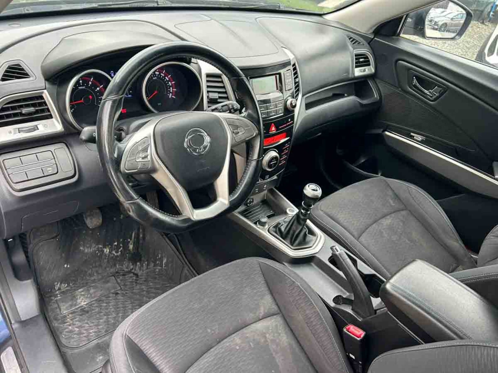 SSANGYONG TIVOLI 1.6 2017 - Imagen 8 de 15