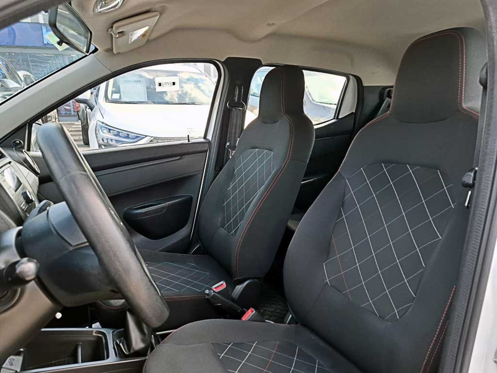 RENAULT KWID (IN) 1.0 HB INTENS MT 2024 - Imagen 11 de 18