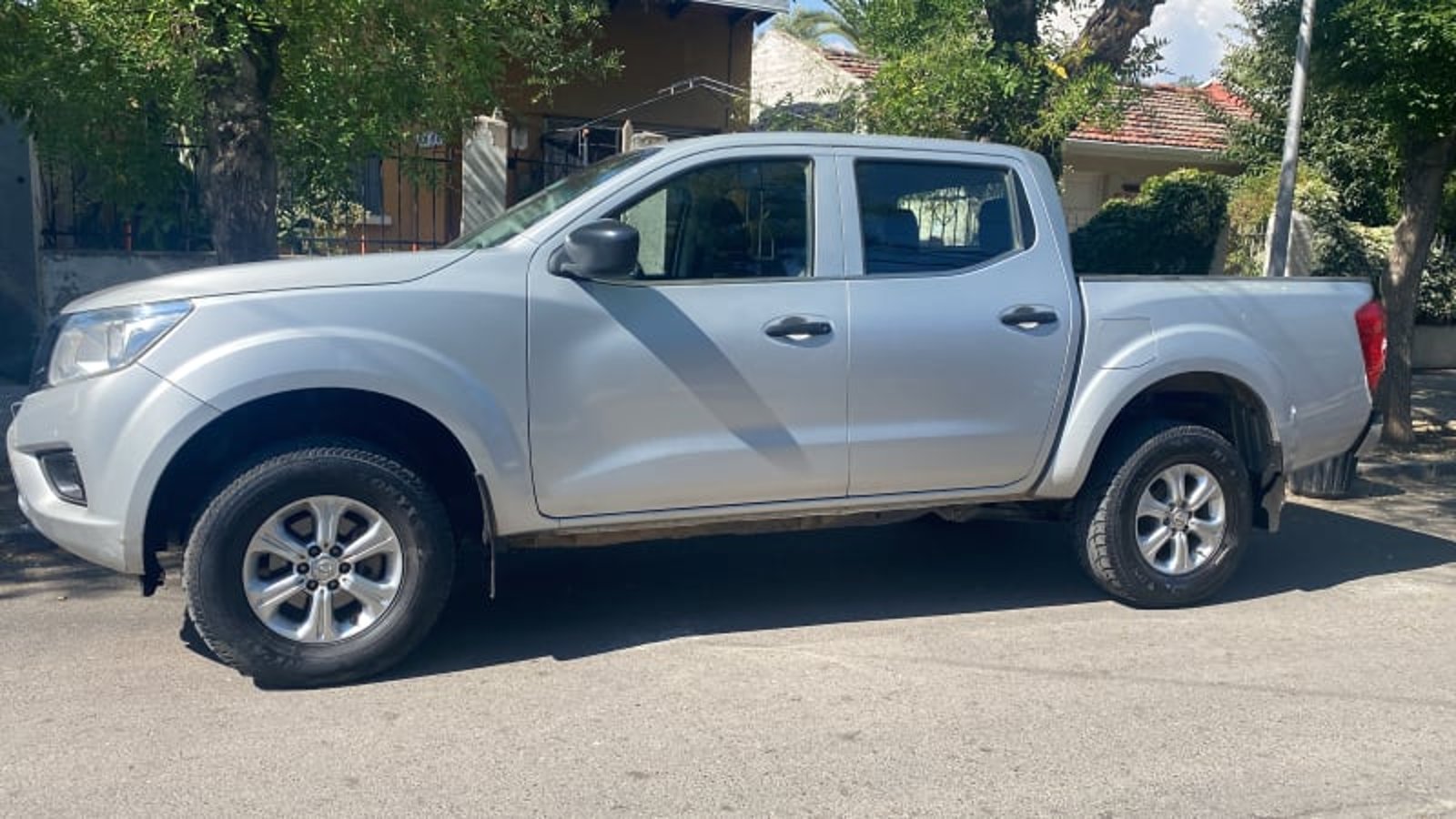 Nissan NP300 DC SE 4x4 2.3 2019 - Imagen 3 de 4