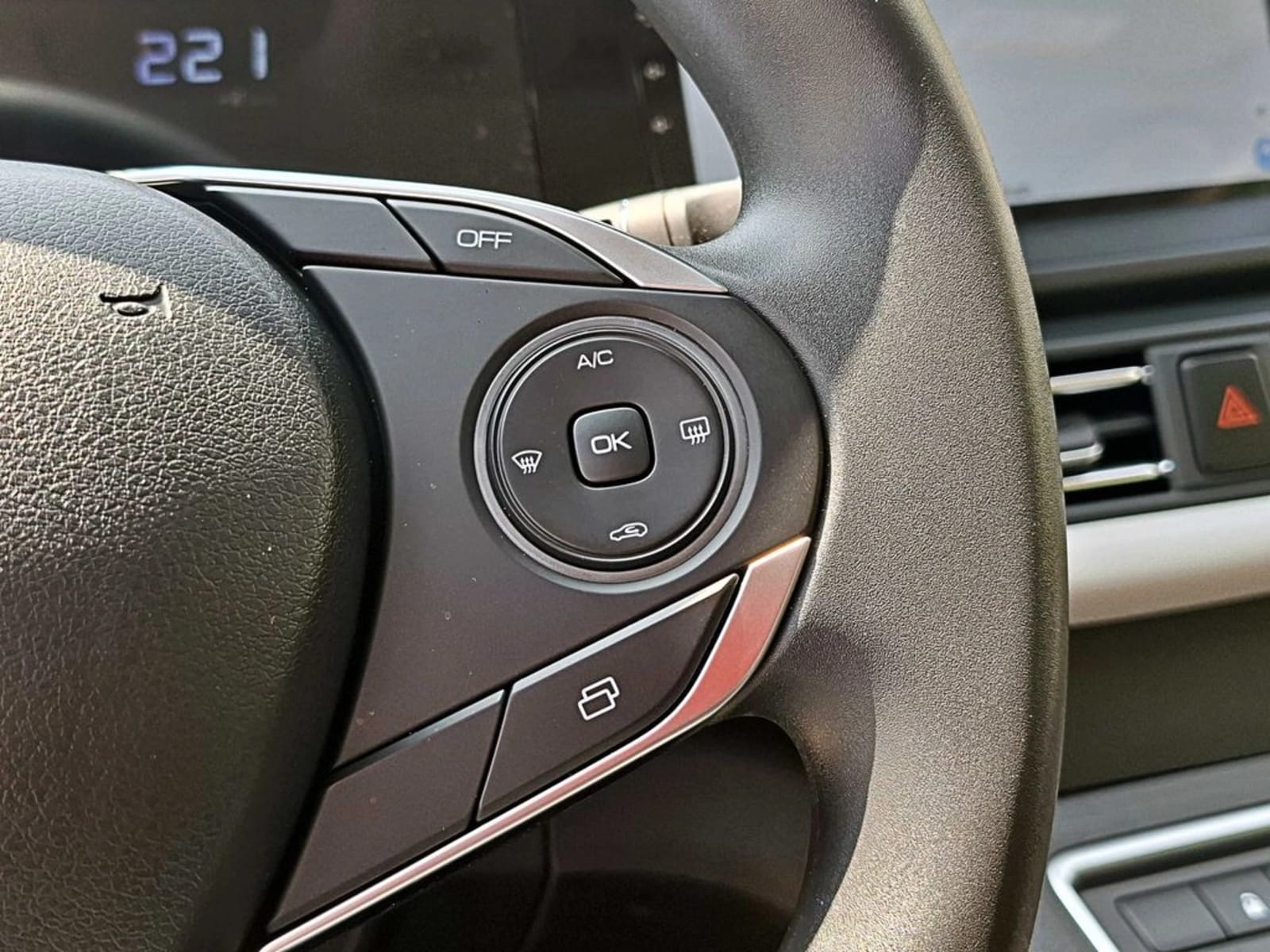 DONGFENG E70 ELECTRICO 4X2 AT 4P 2025 - Imagen 13 de 15