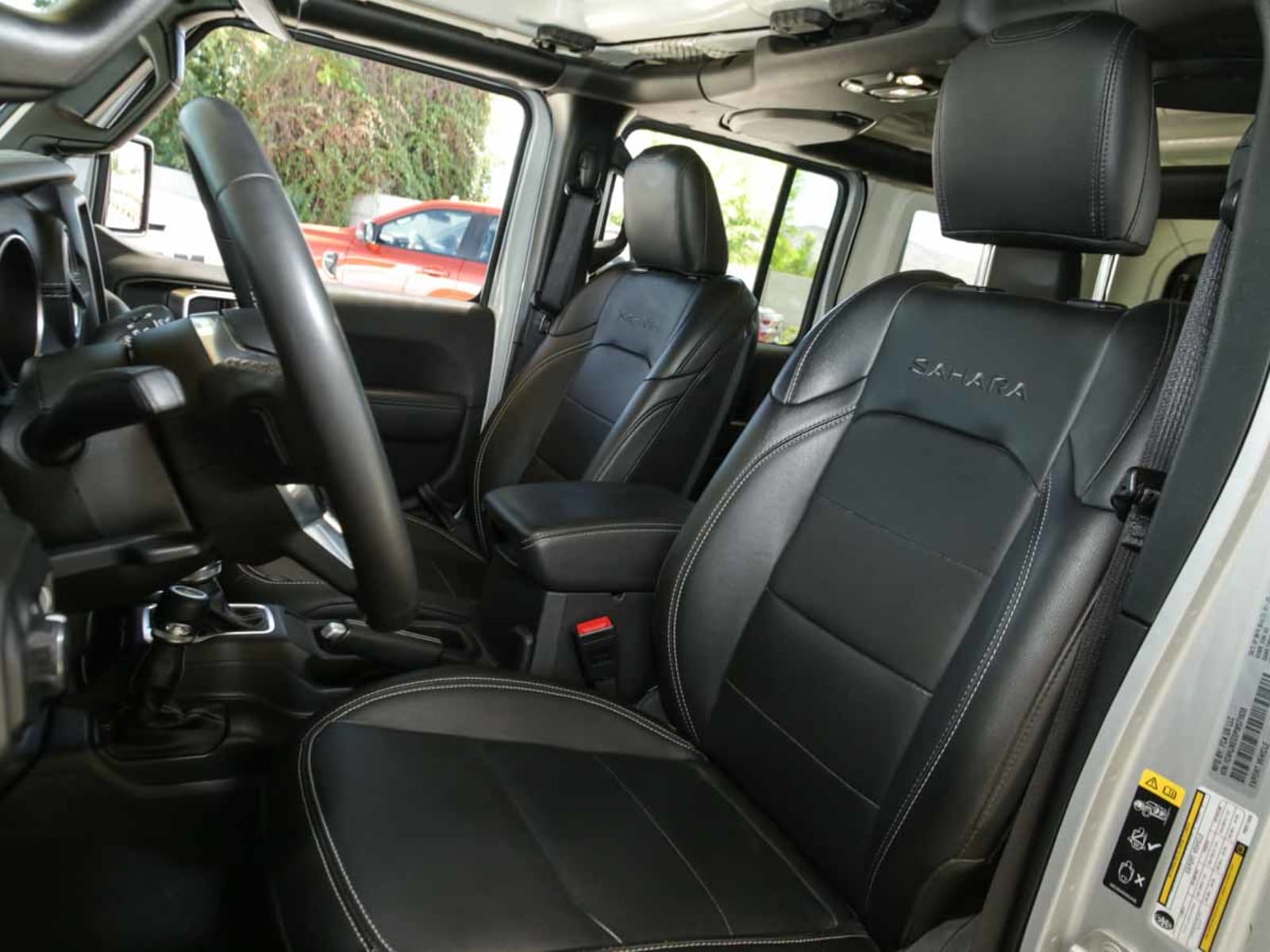 JEEP WRANGLER SAHARA U. 4X4 3.6 AUT 2024 - Imagen 10 de 13