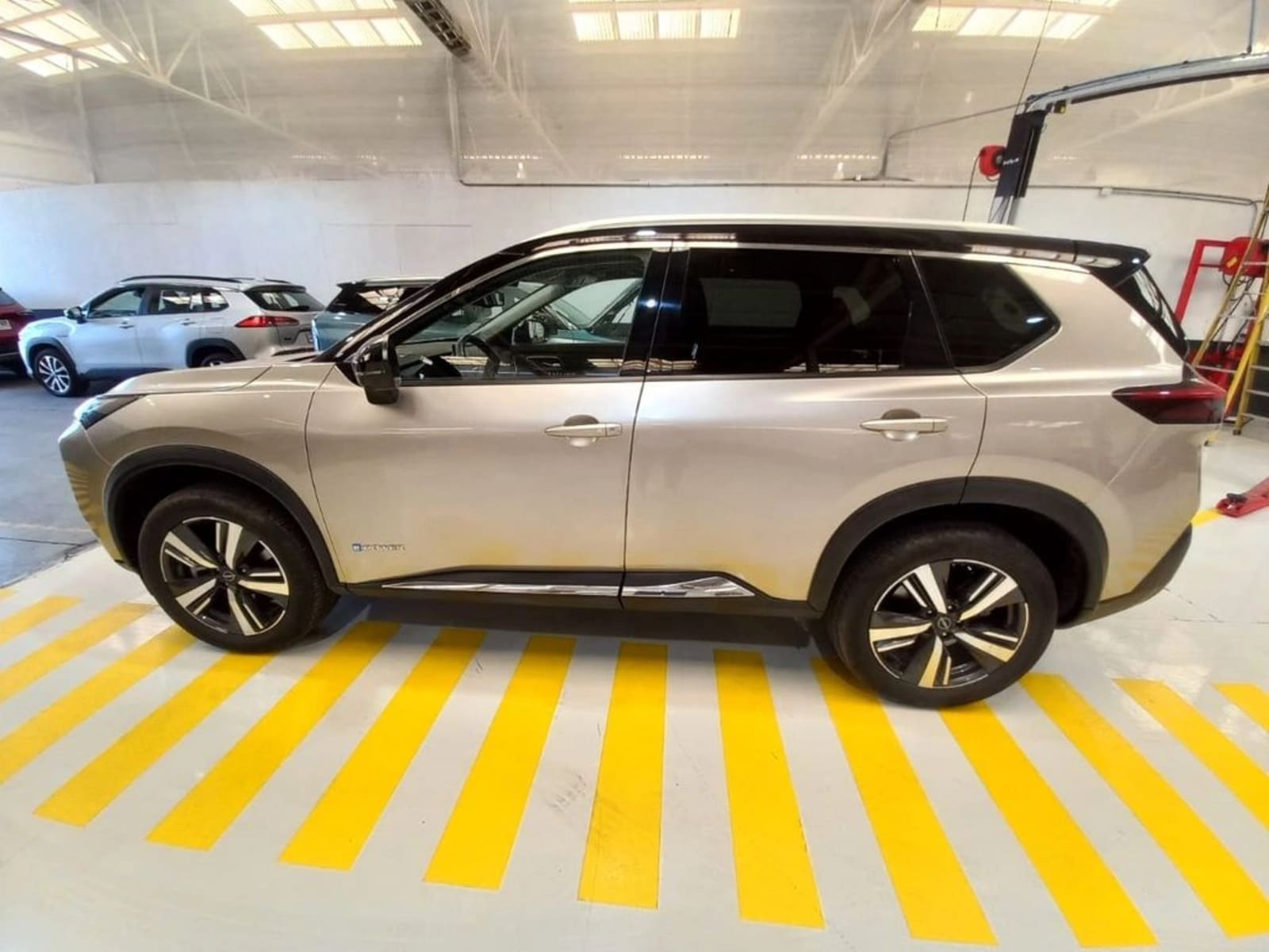 NISSAN X-TRAIL 1.5 E-POWER EXCLUSIVE HYBRID 4X4 CVT AT 5P 2025 - Imagen 9 de 20