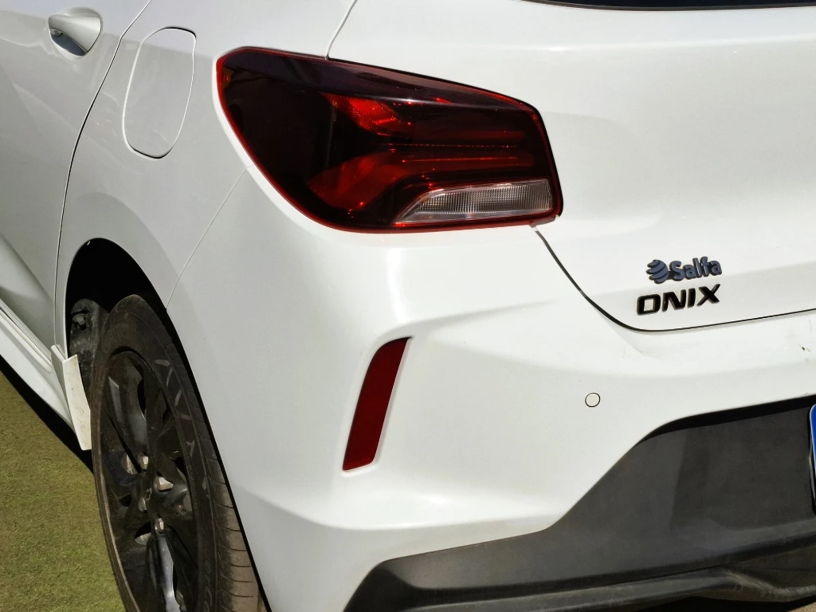 CHEVROLET ONIX 1.0T RS R 4X2 HB MT 5P 2024 - Imagen 9 de 20