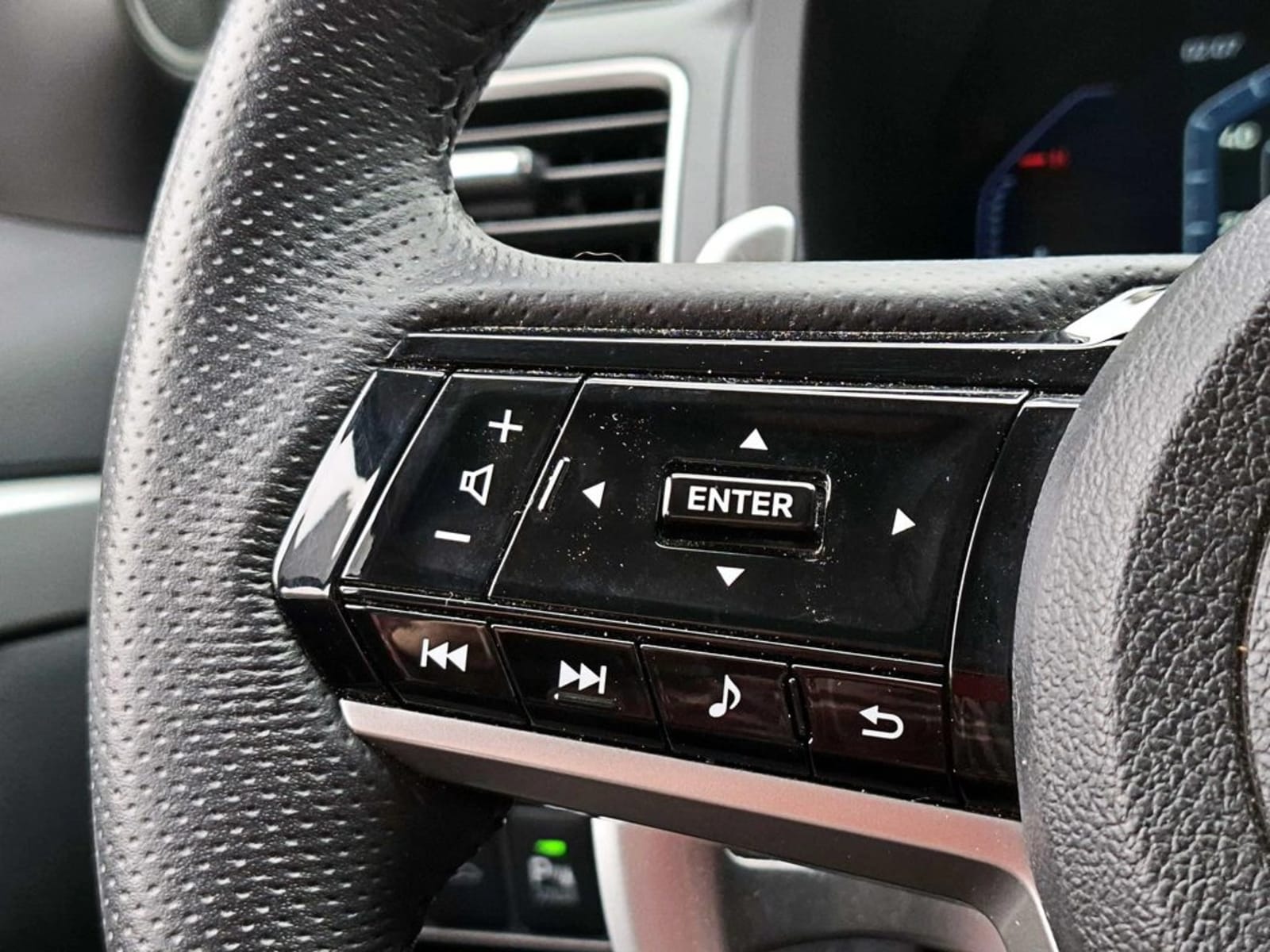 MITSUBISHI MONTERO SPORT 3.0 AT 4X4 2025 - Imagen 16 de 20