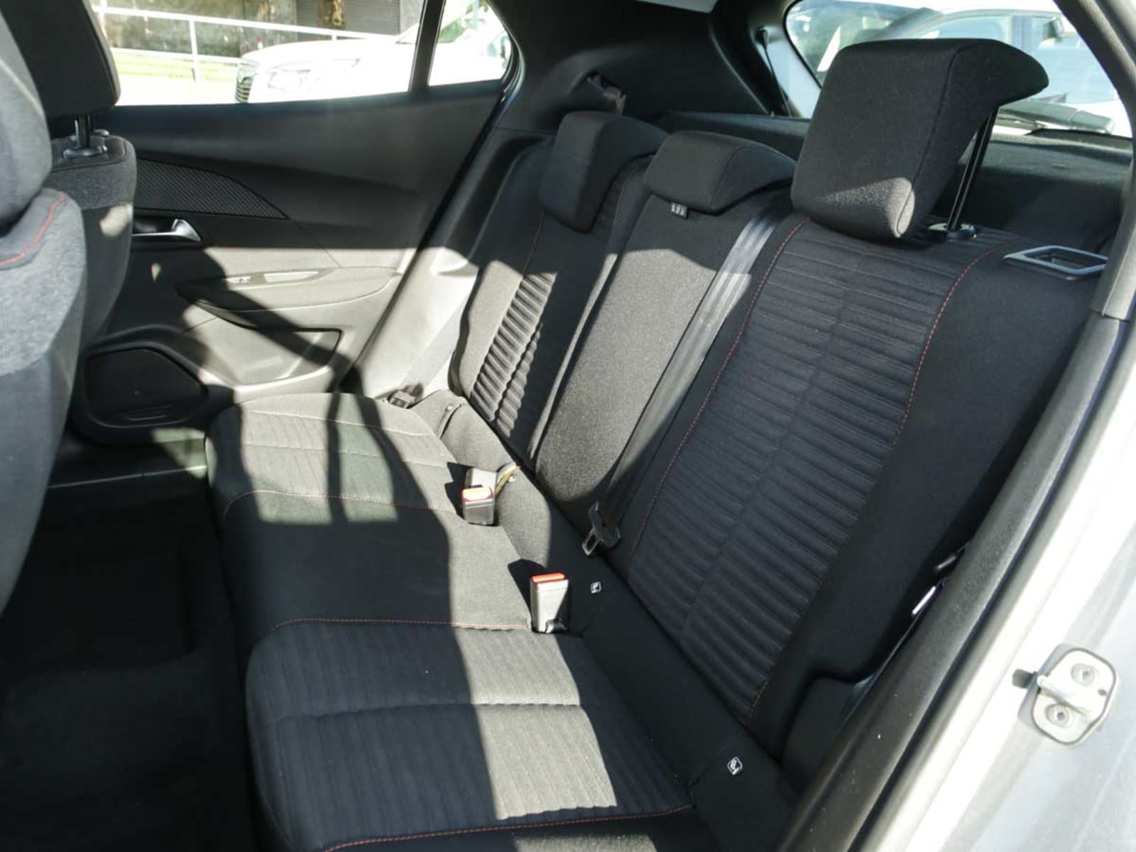PEUGEOT 2008 ACTIVE BLUEHDI 1.5 2022 - Imagen 11 de 13