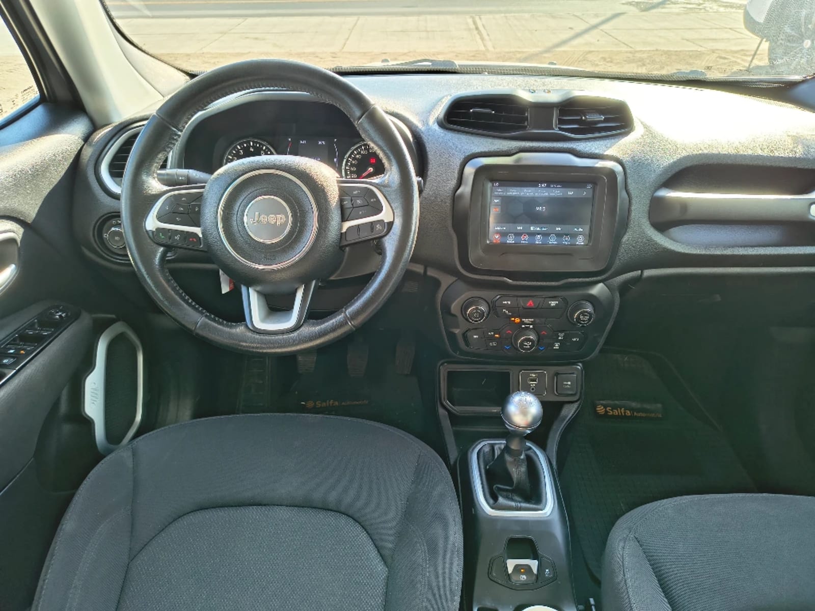 JEEP RENEGADE 1.8 SPORT 4X2 MT 5P 2022 - Imagen 17 de 20