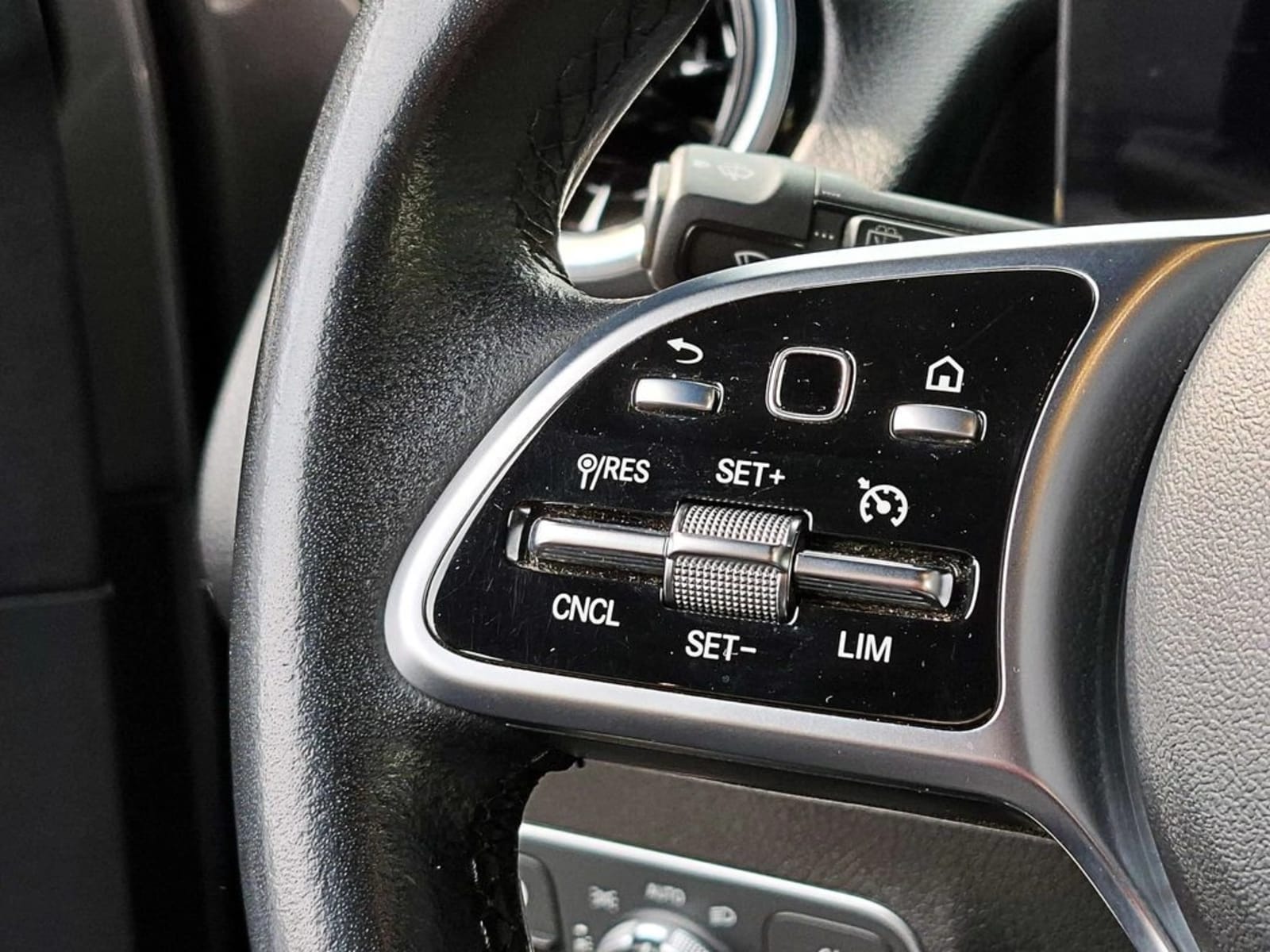 MERCEDES-BENZ GLB 200 AT 2023 - Imagen 13 de 17