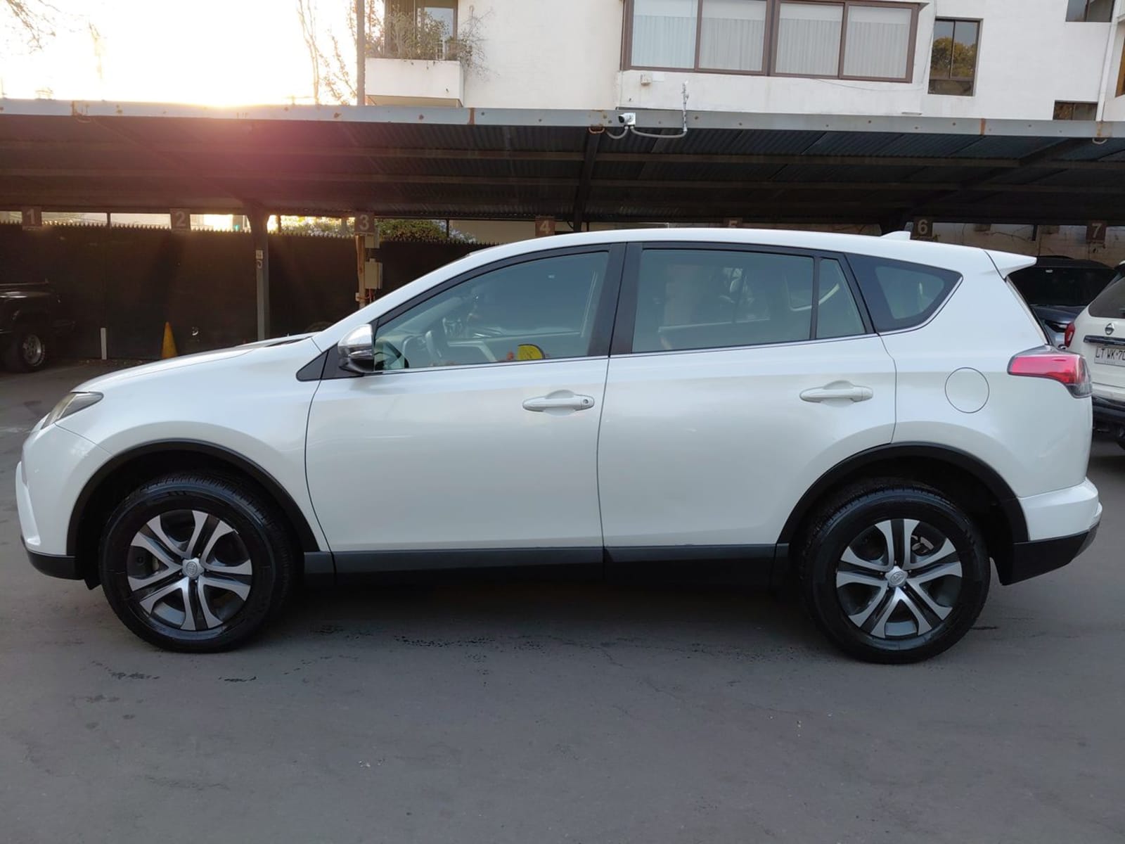 Toyota Rav 4 2.0 Lujo 4x2 Cvt At 5p 2017 - Imagen 4 de 8