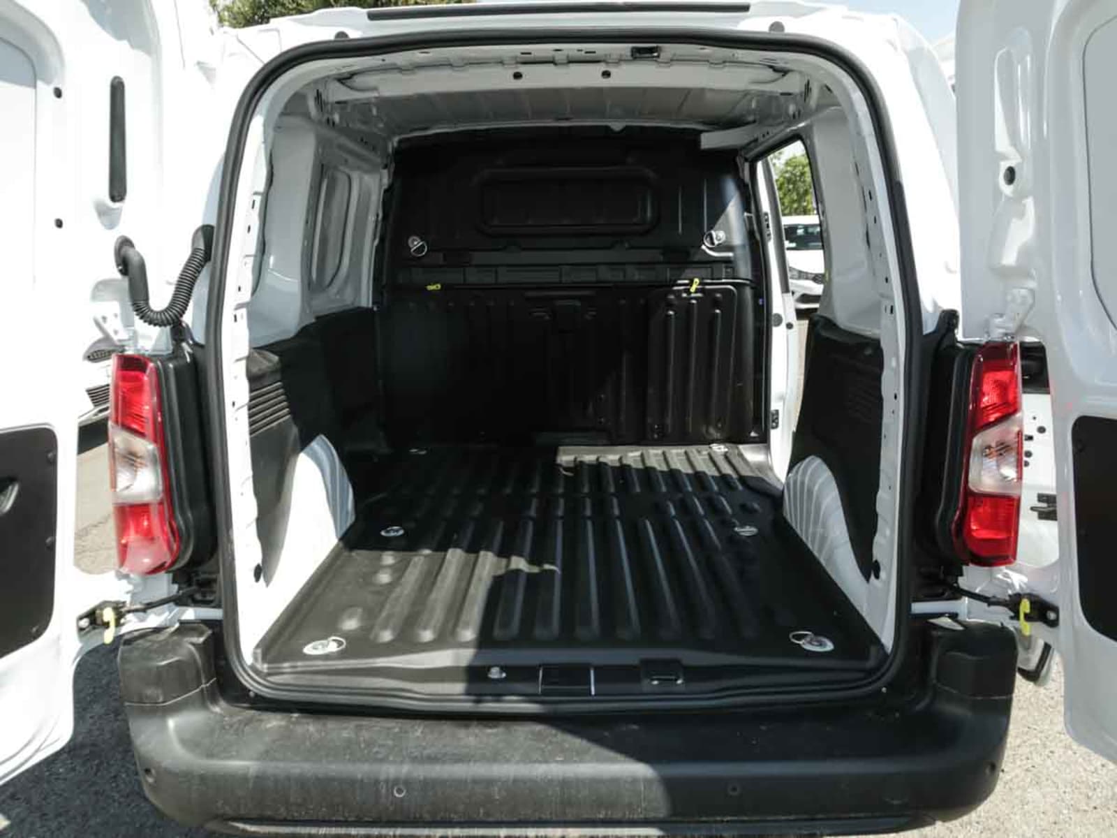 PEUGEOT PARTNER MCA L1 DIESEL 100HP MT 2026 - Imagen 13 de 13