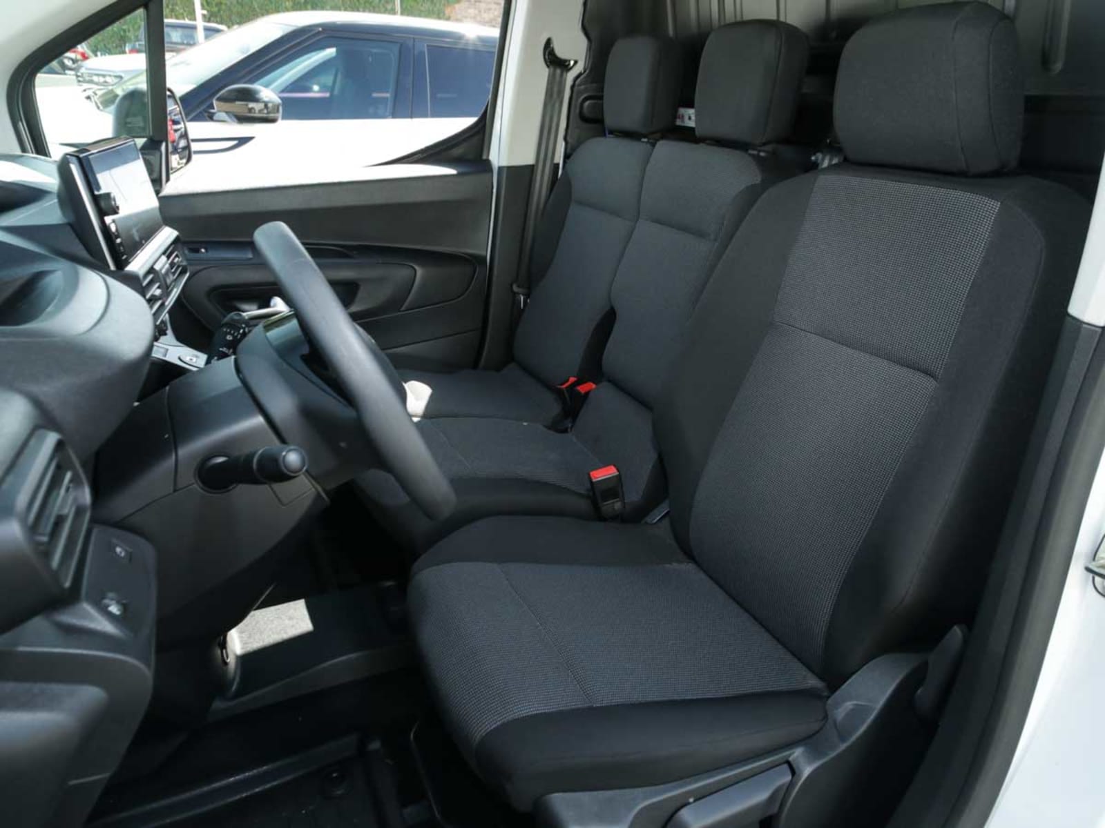 PEUGEOT PARTNER MCA L1 DIESEL 100HP MT 2026 - Imagen 10 de 13