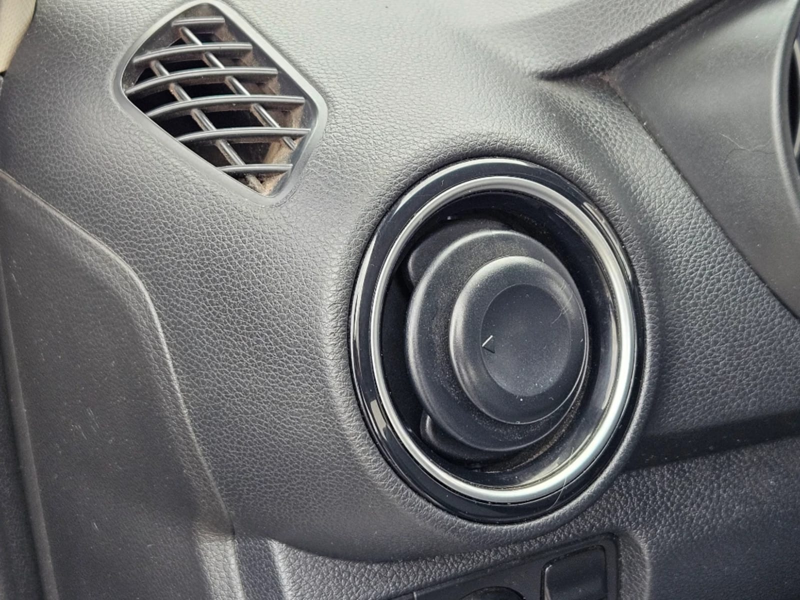 KIA SOLUTO 1.4 LX 4X2 AC MT 4P 2021 - Imagen 18 de 20