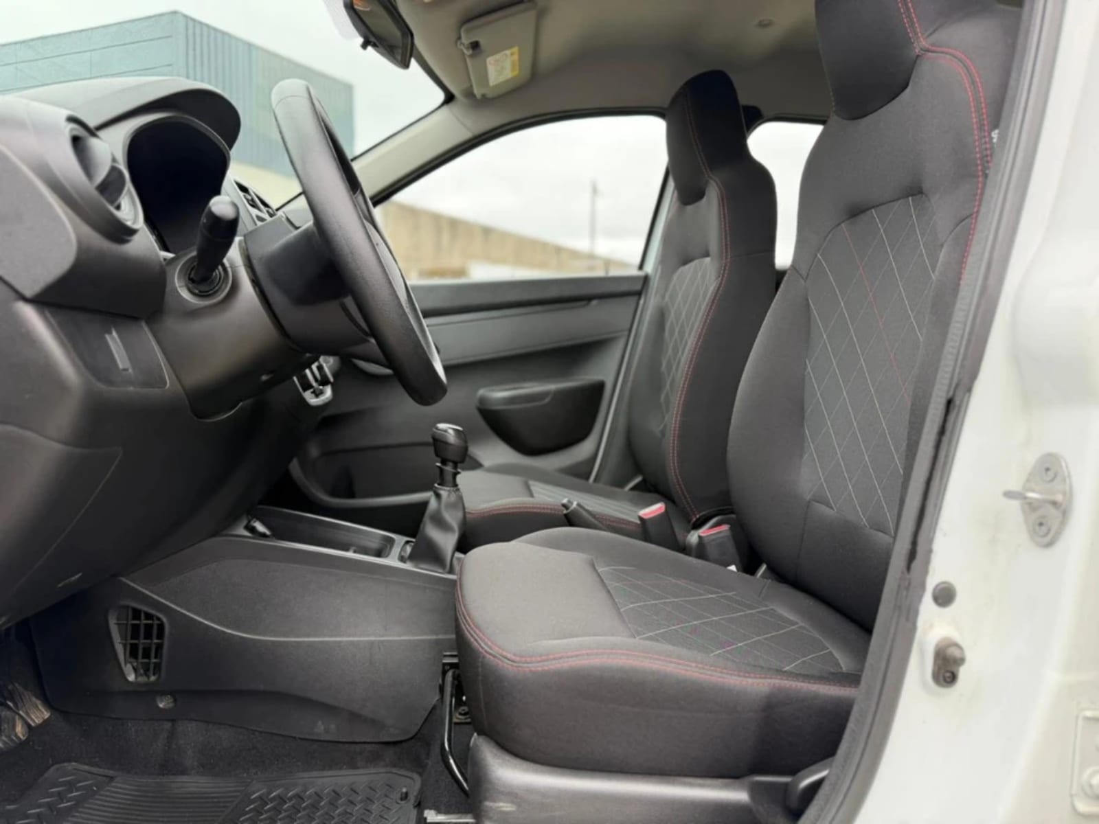 RENAULT KWID 1.0 ZEN 4X2 HB MT 5P 2023 - Imagen 15 de 20
