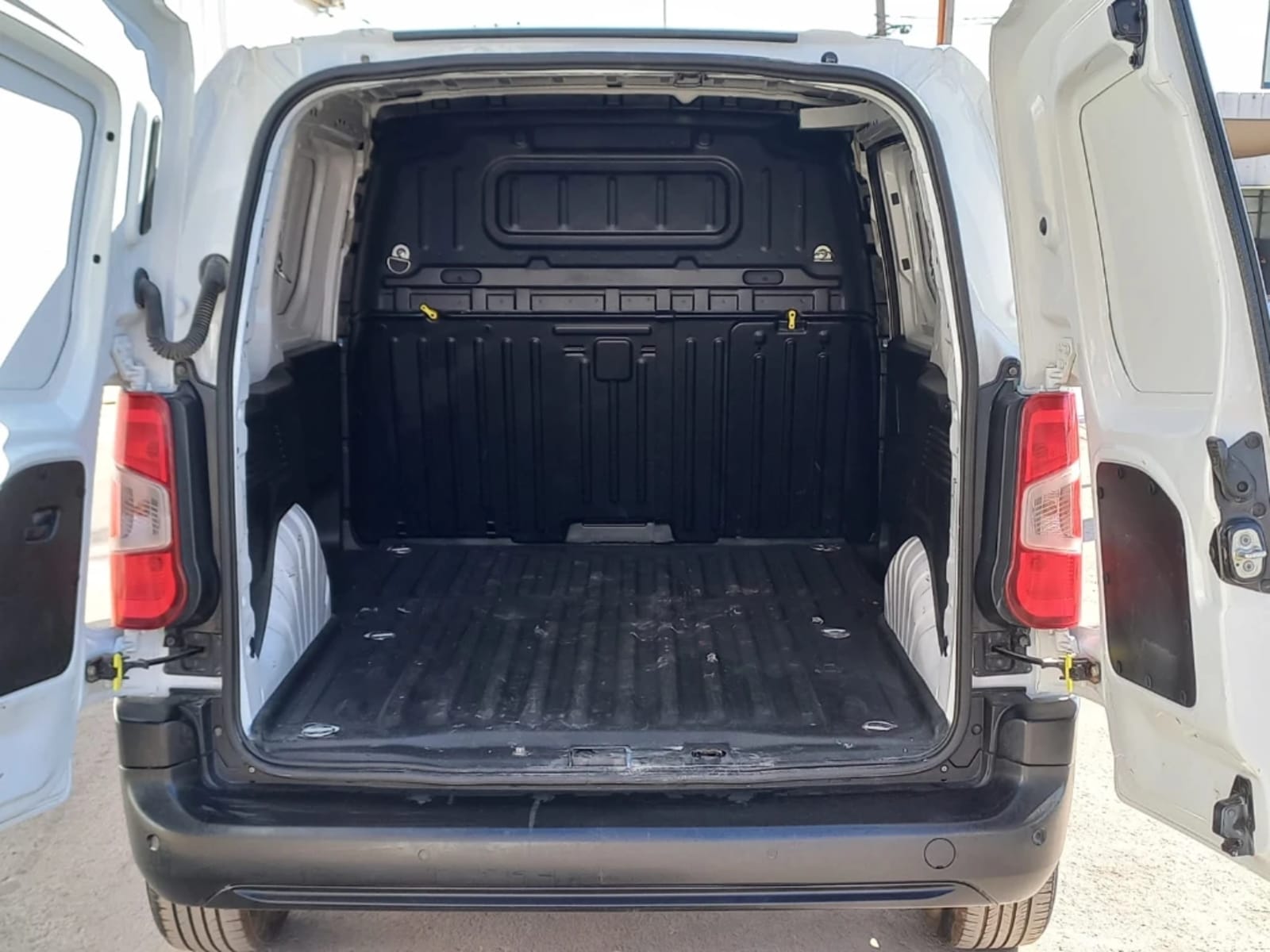 PEUGEOT PARTNER 1.6 HDI 90HP PL AA E5 2024 - Imagen 7 de 20